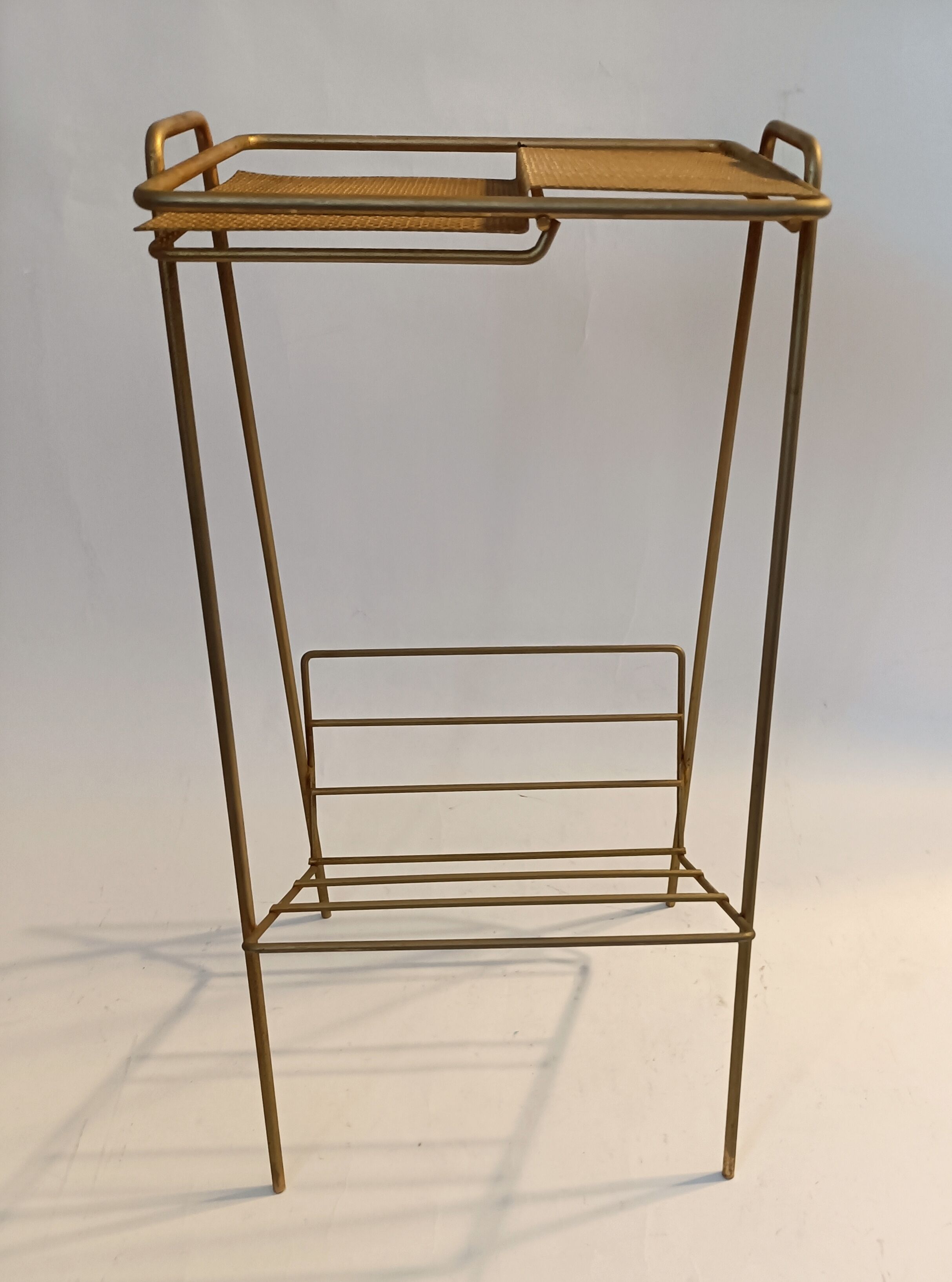 Magazine holder table in gold metal 1950 vintage