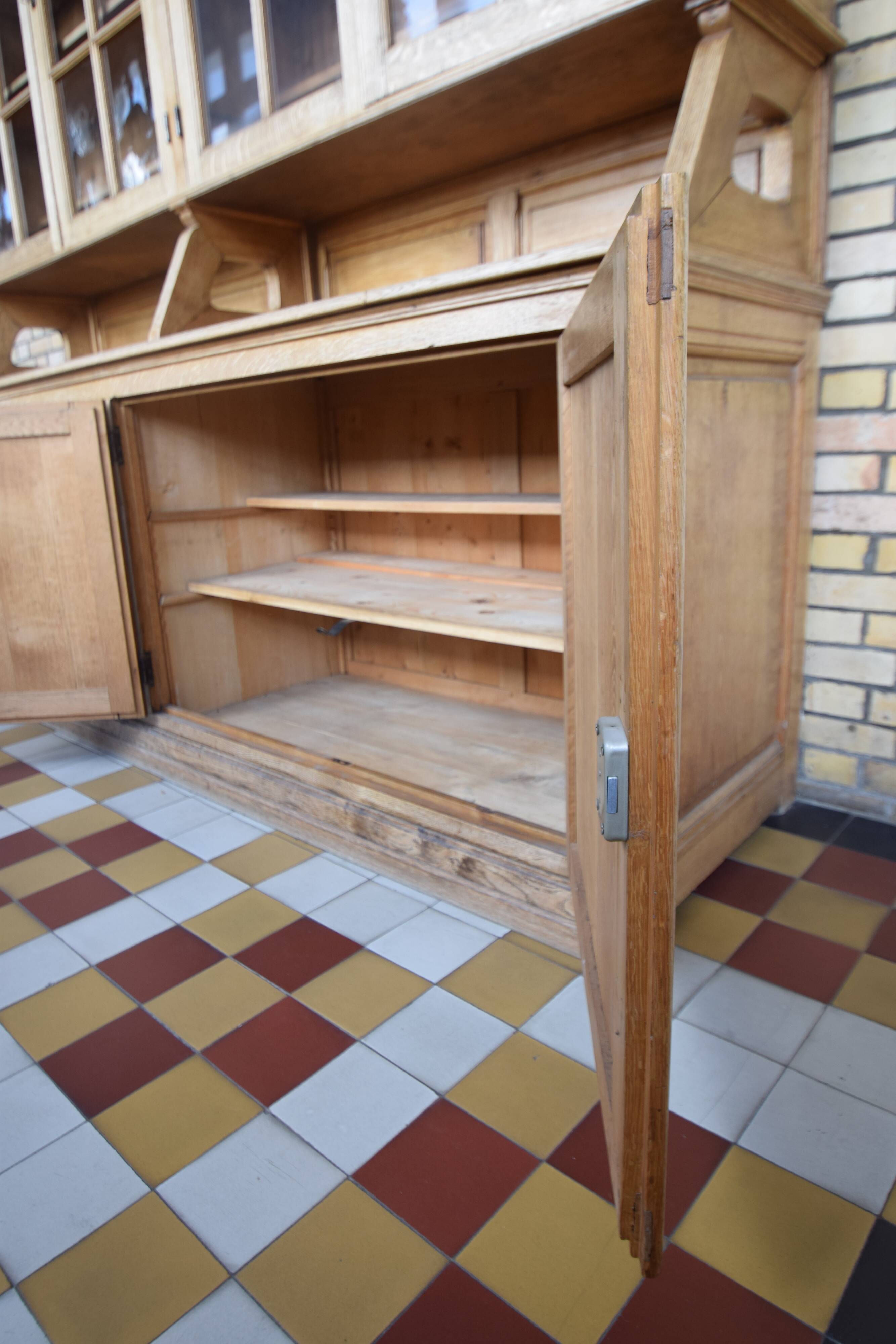 Glass library of a medical school in solid oak from the 1950s.