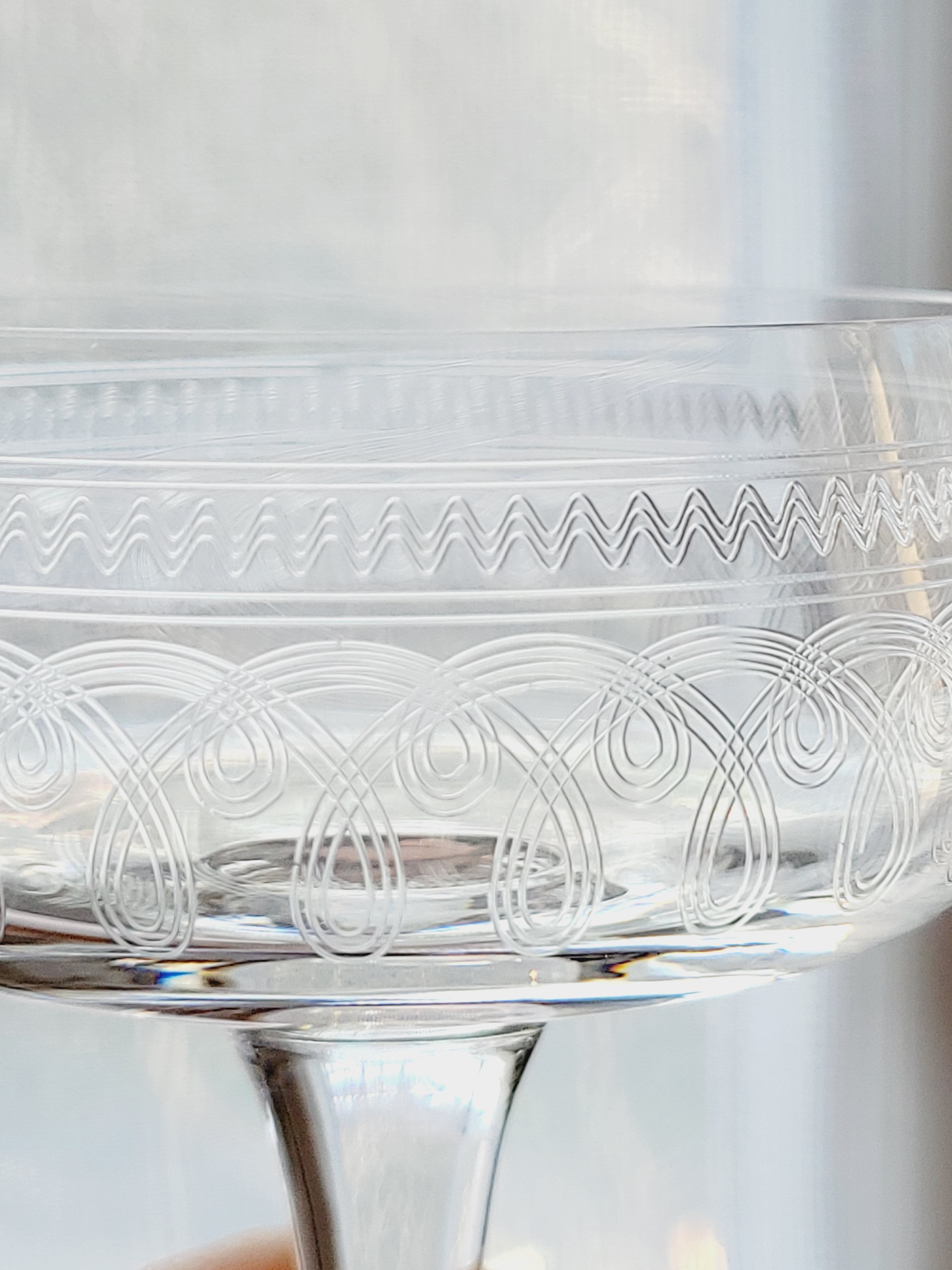 8 old champagne glasses in crystal engraved 1910