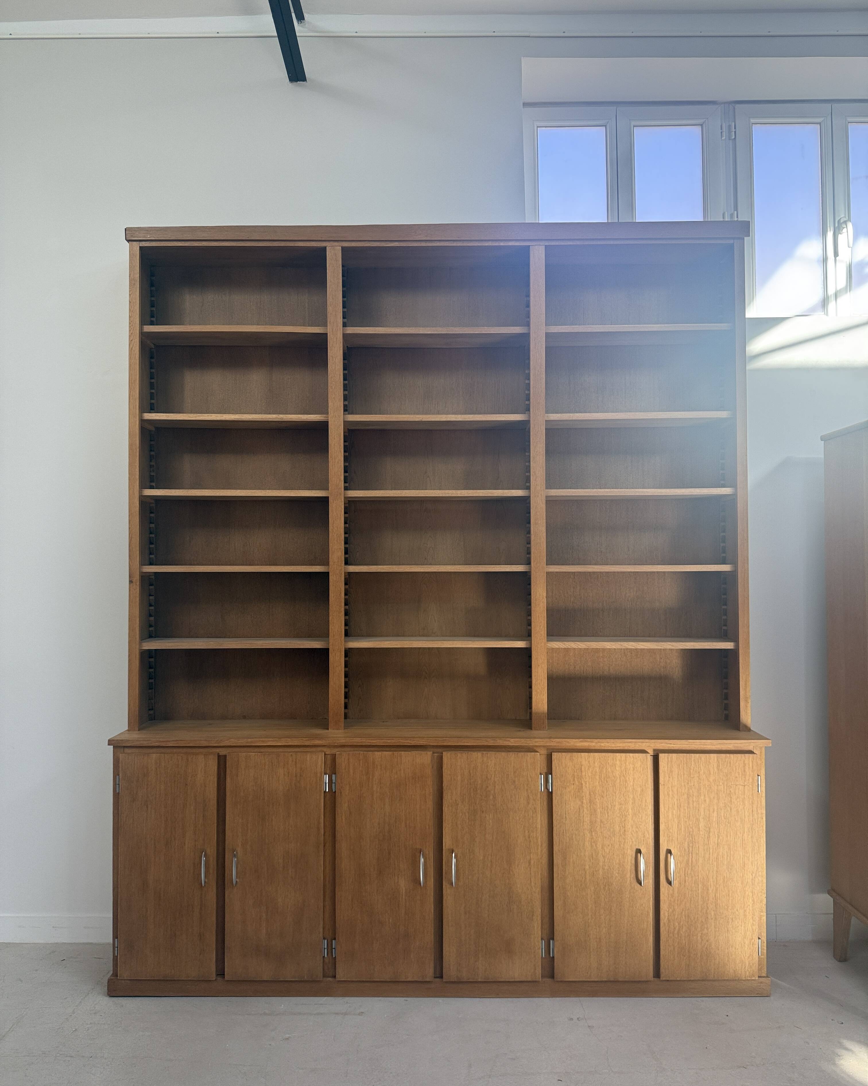 Large mid-century oak library (renovated)