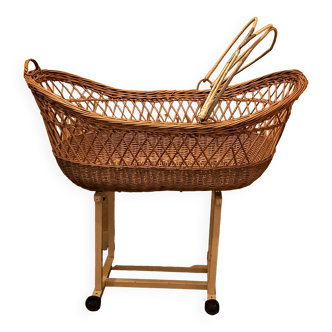 Alsatian rattan cradle with trims