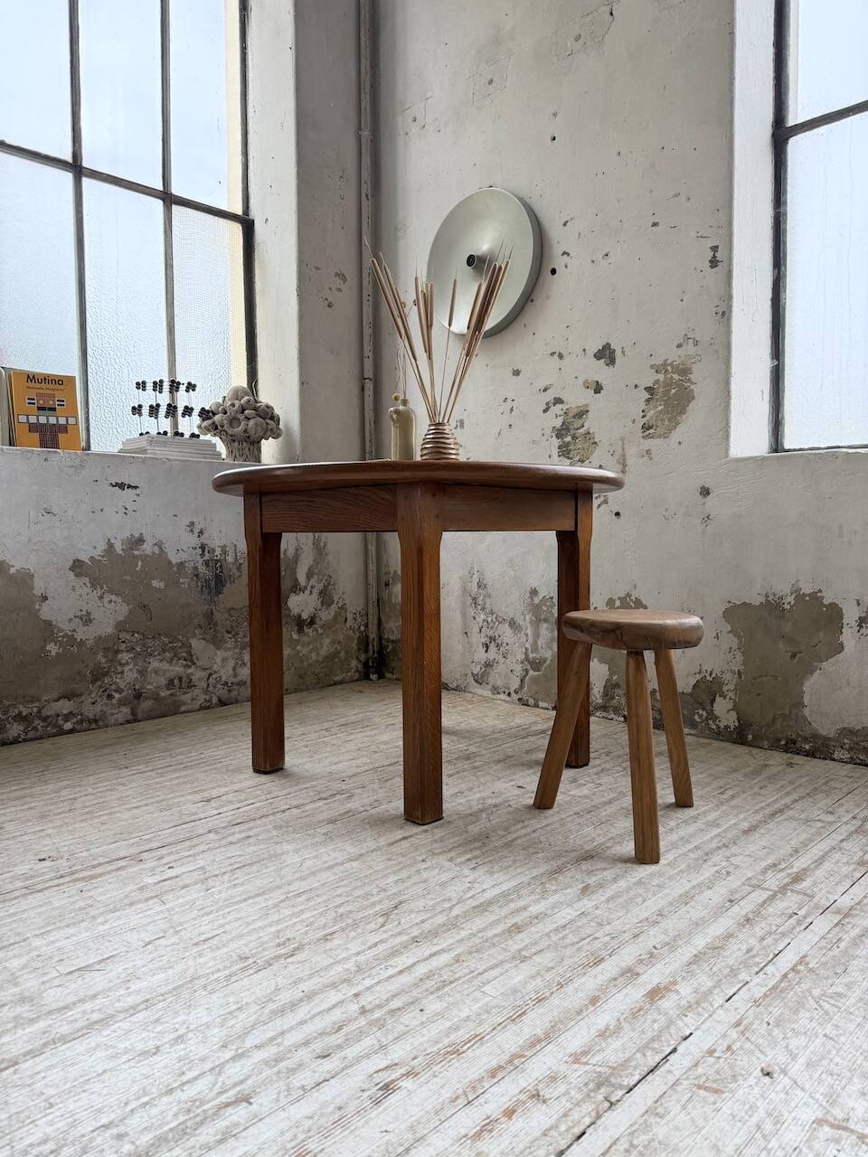 Round oak table 1950