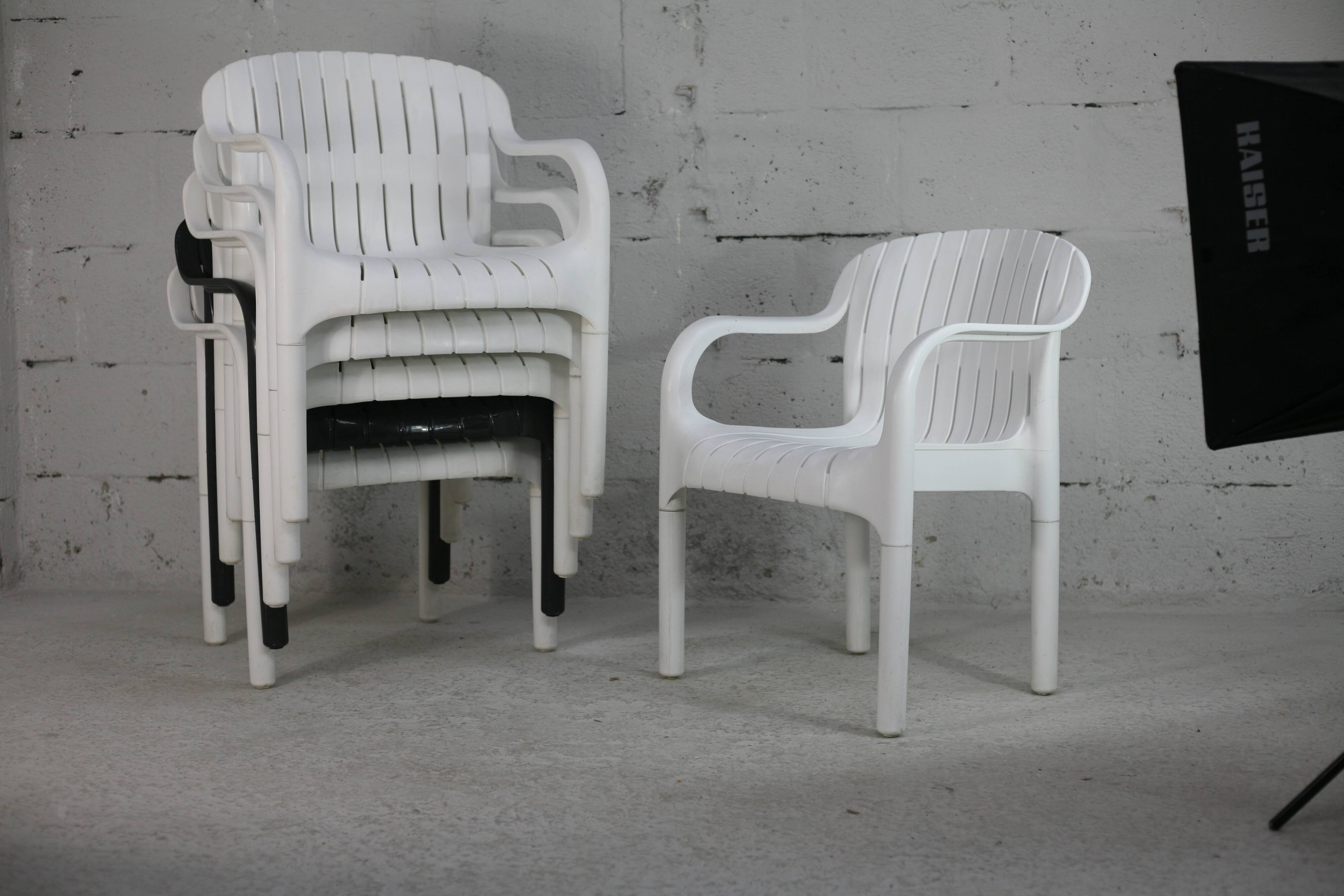 Pierre Paulin set of 6 outdoor armchairs "Dangari", Allibert. Plastic. France, 1980