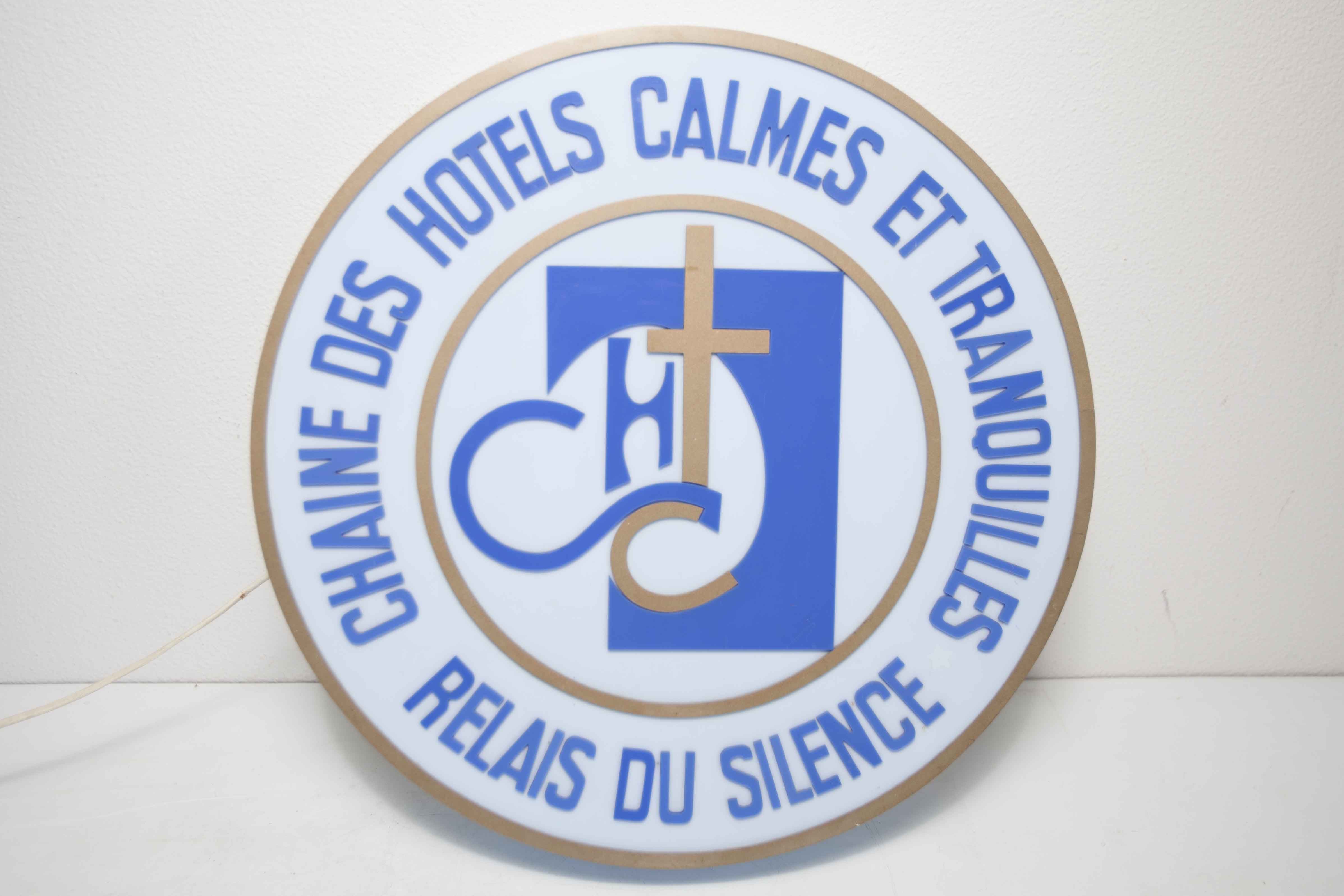 Round blue luminous sign 1970 relay of silence, quiet and quiet hotel