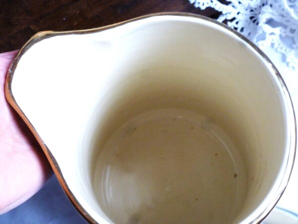 Broc vintage, broc de toilette céramique, pichet, décor salle de bains.