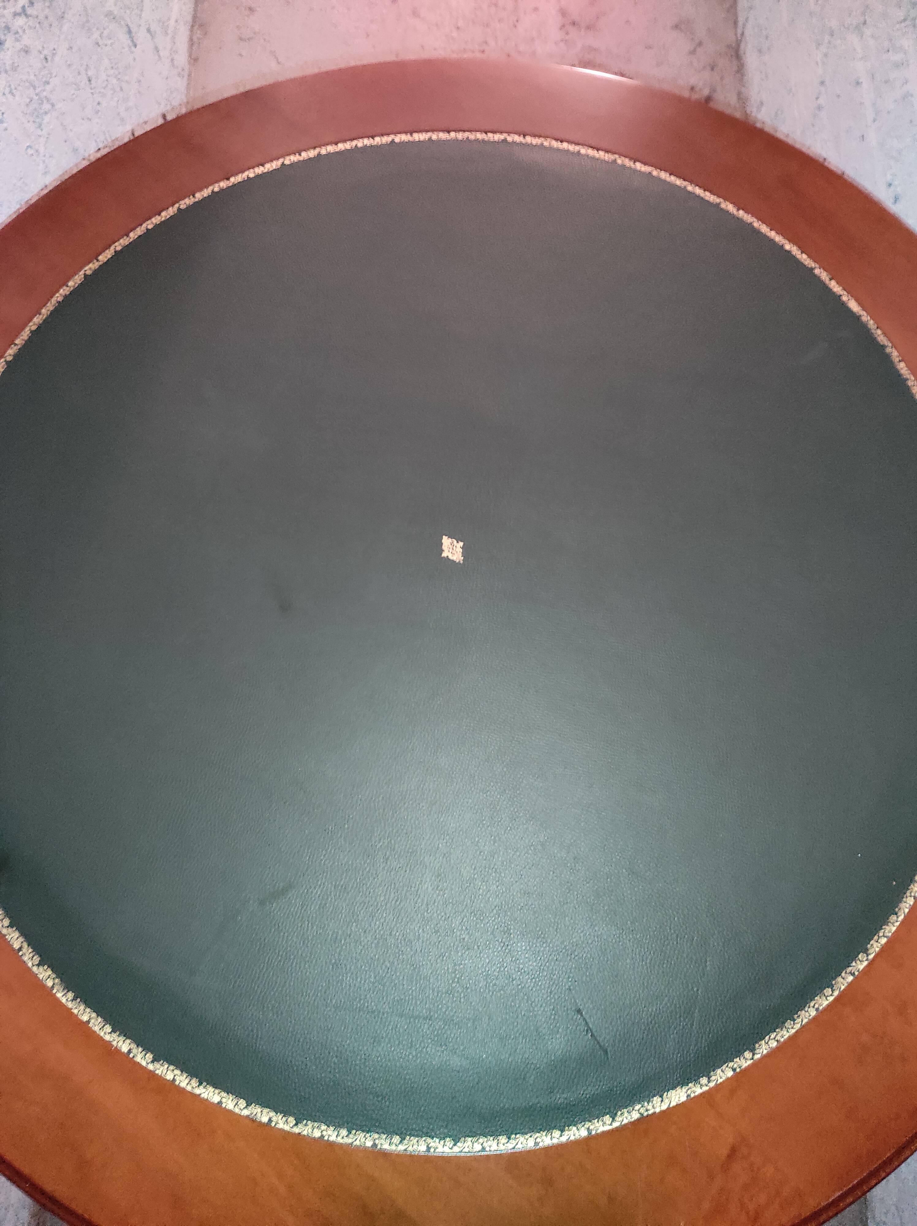 Round table type directoire green leather and its 4 chairs