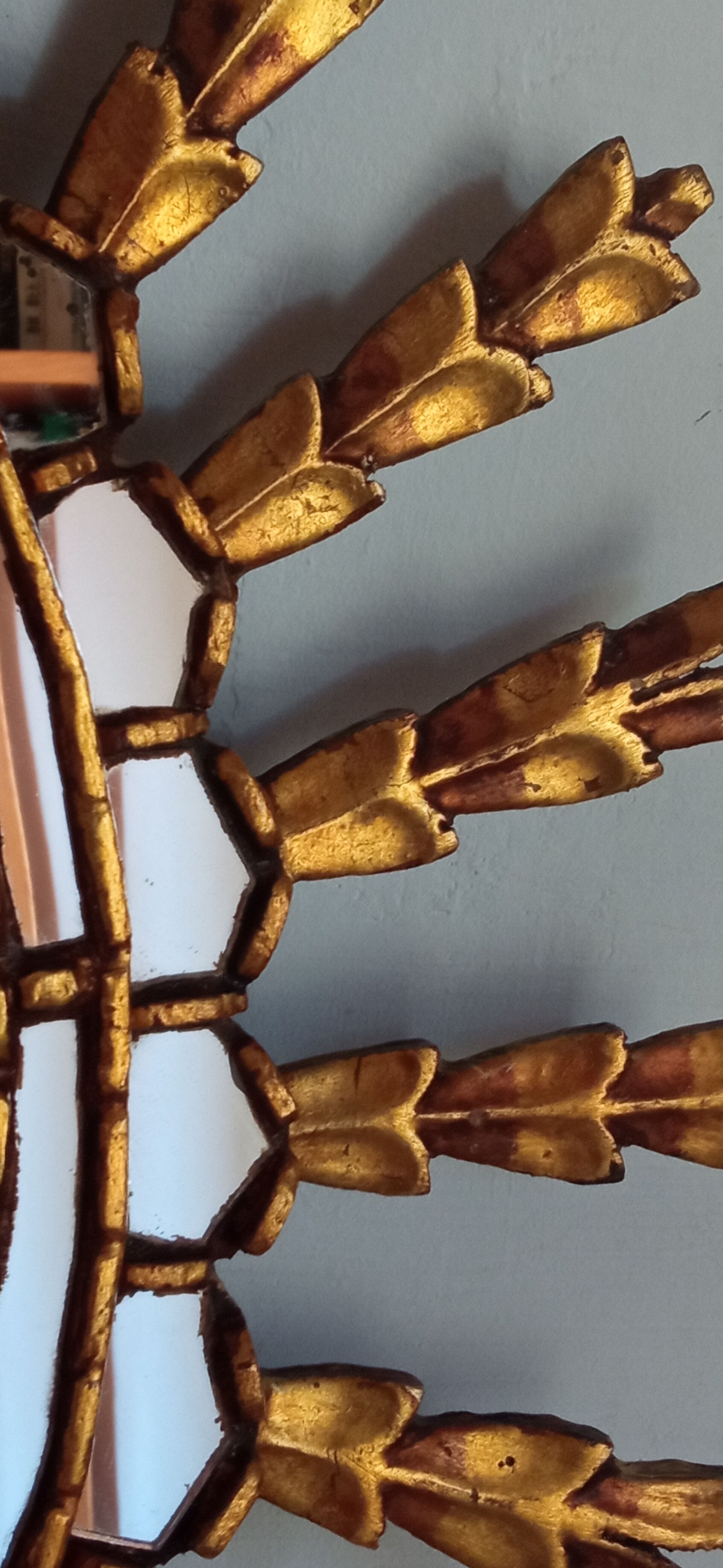 Sun mirror in gilded wood, 60x52 cm