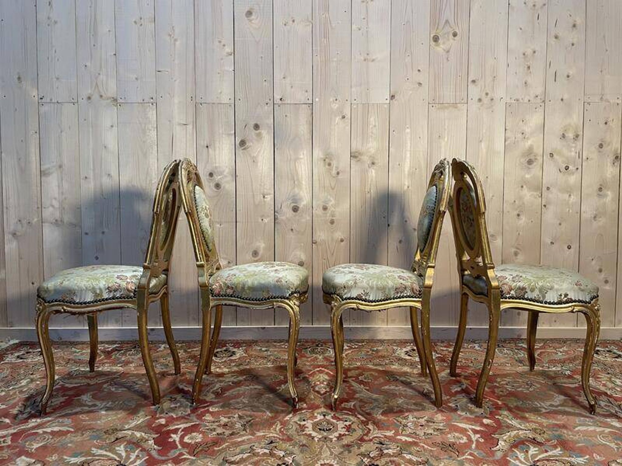 Suite de 4 chaises en bois doré Napoléon III