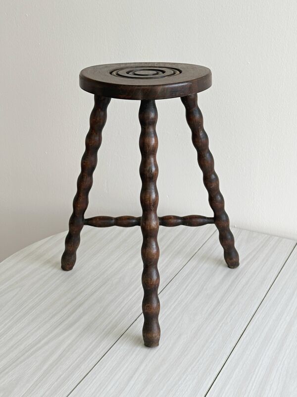 Tabouret tripode ancien en bois torsadé