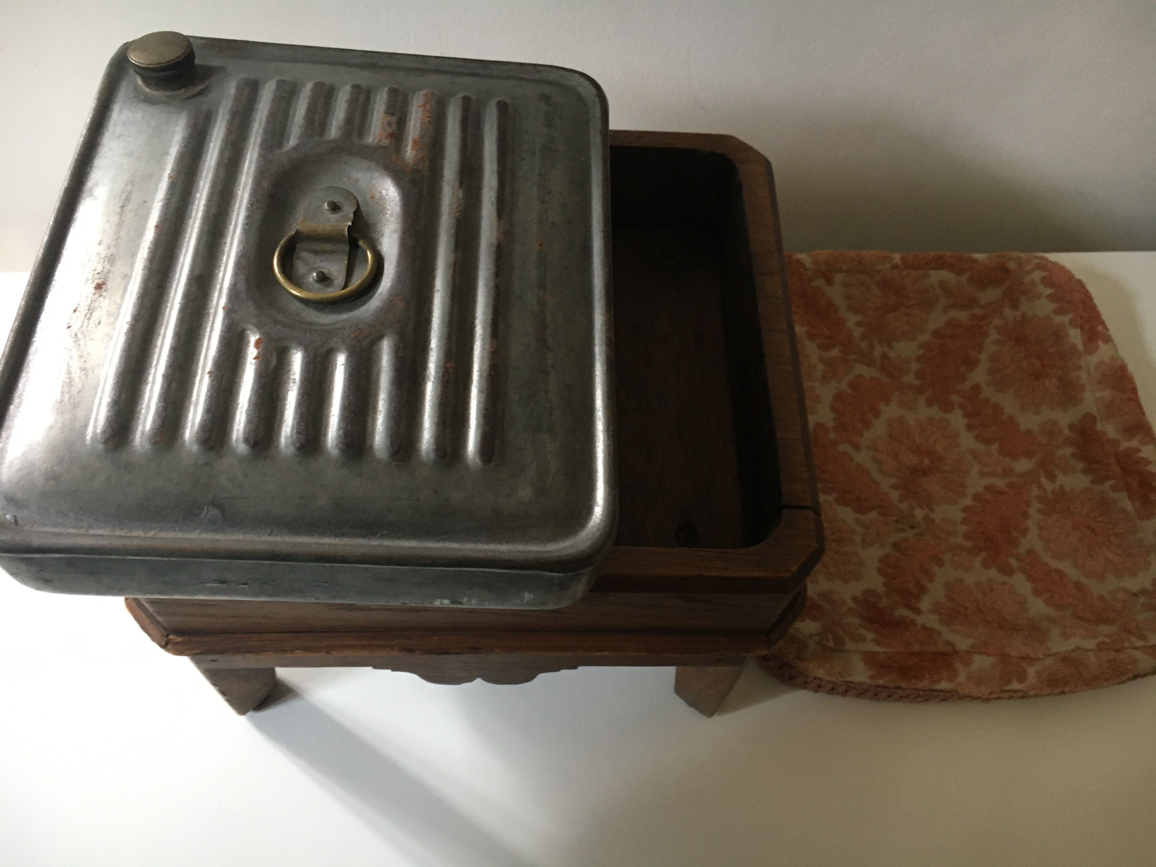 Heated footrest / old foot warmer