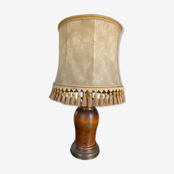 Table lamp with lampshade