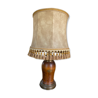 Table lamp with lampshade