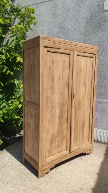 Parisian wardrobe in natural wood