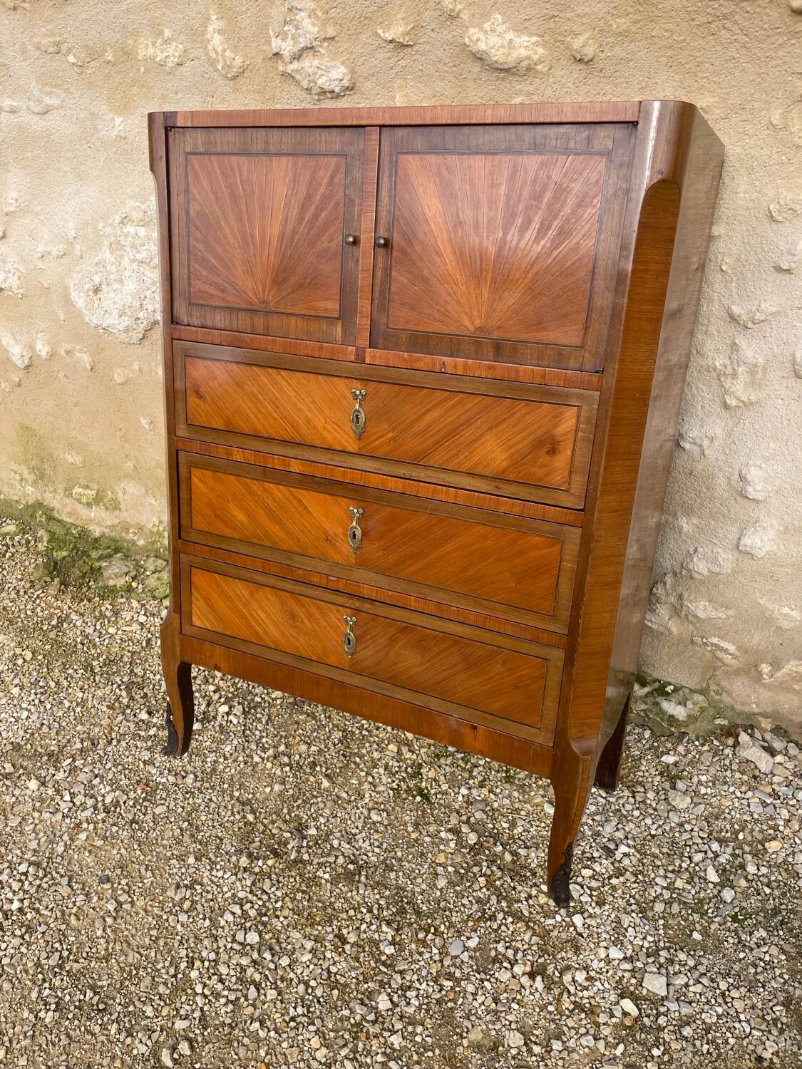 Chest of drawers with 3 drawers and 2 doors, marble top.