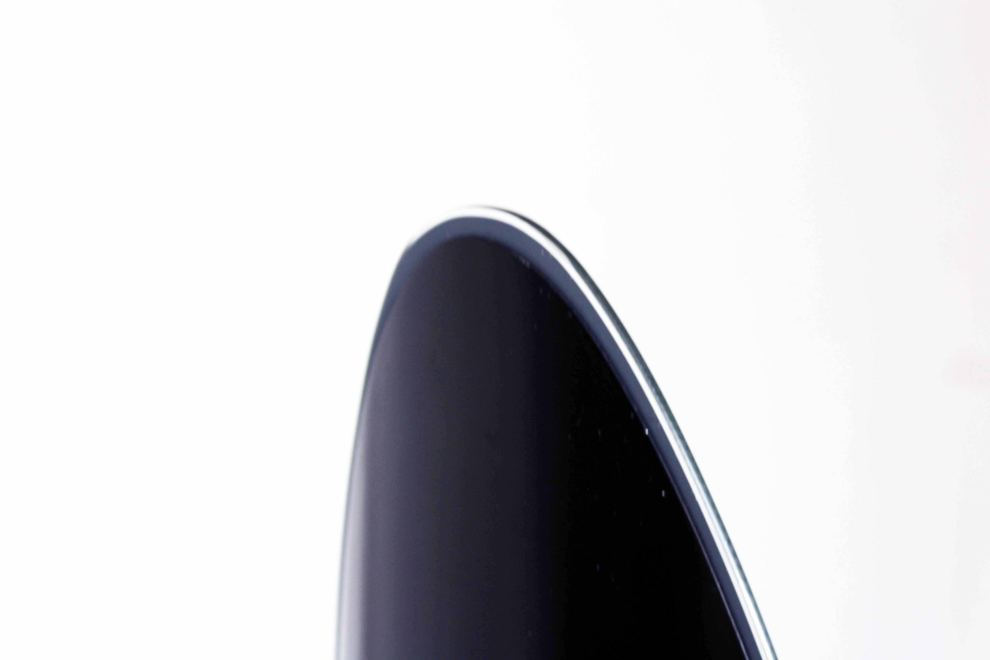 Lipstick mirror black