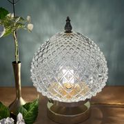 Lampe à poser globe vintage en verre moulé pointes de diamant