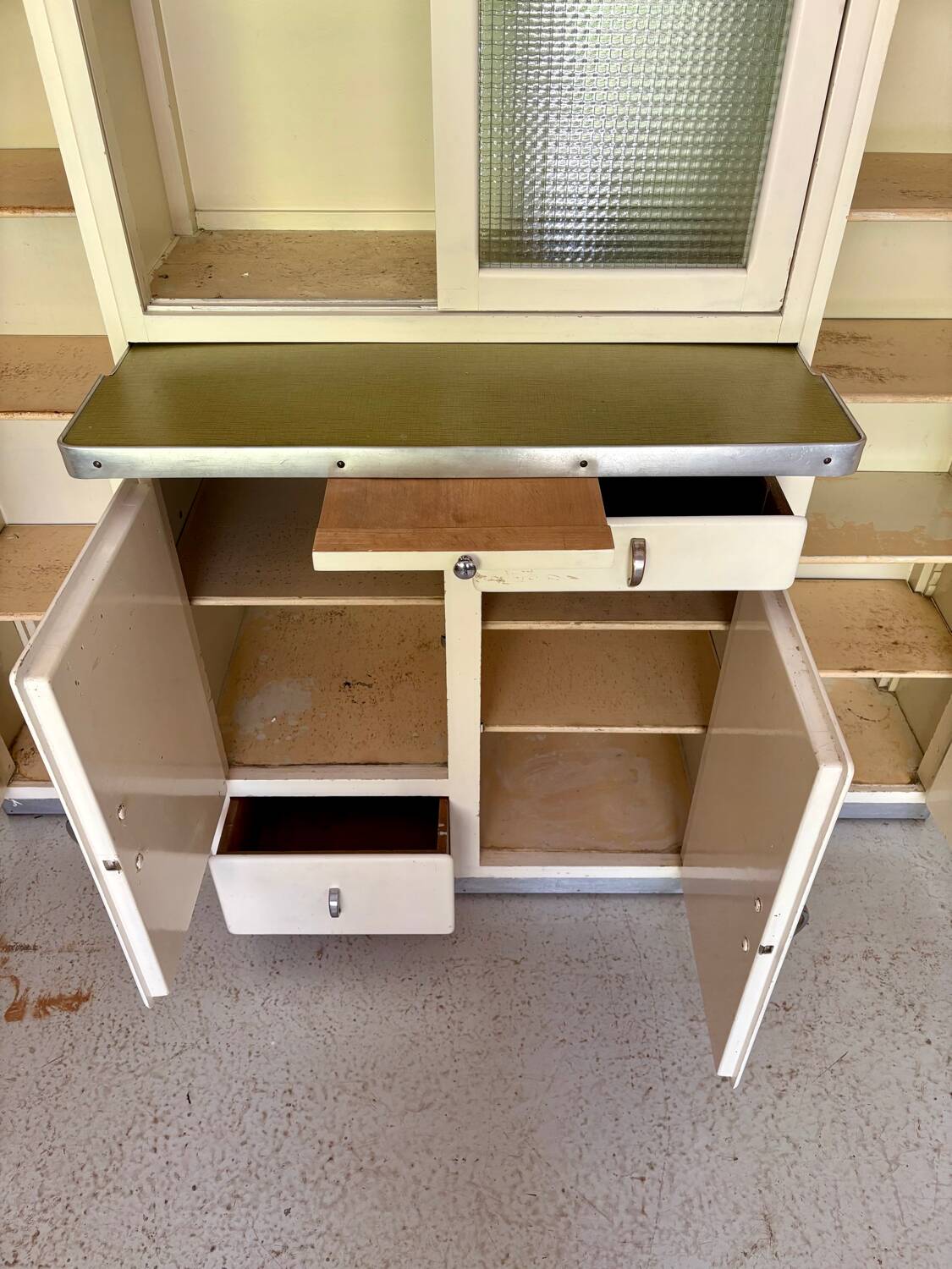Vintage 1950s painted wooden sideboard – display cabinet, drawers and shelves –