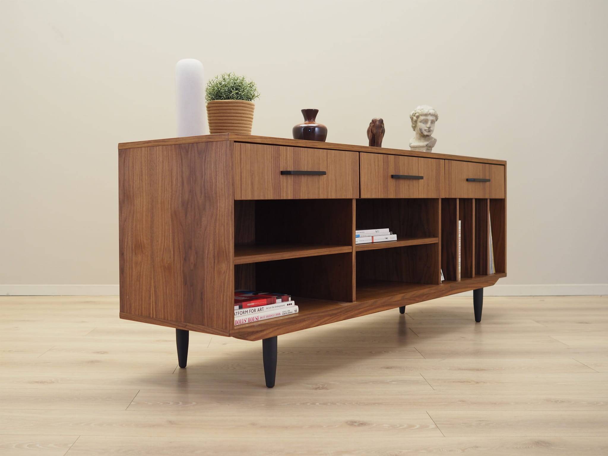 Enfilade en noyer, design scandinave