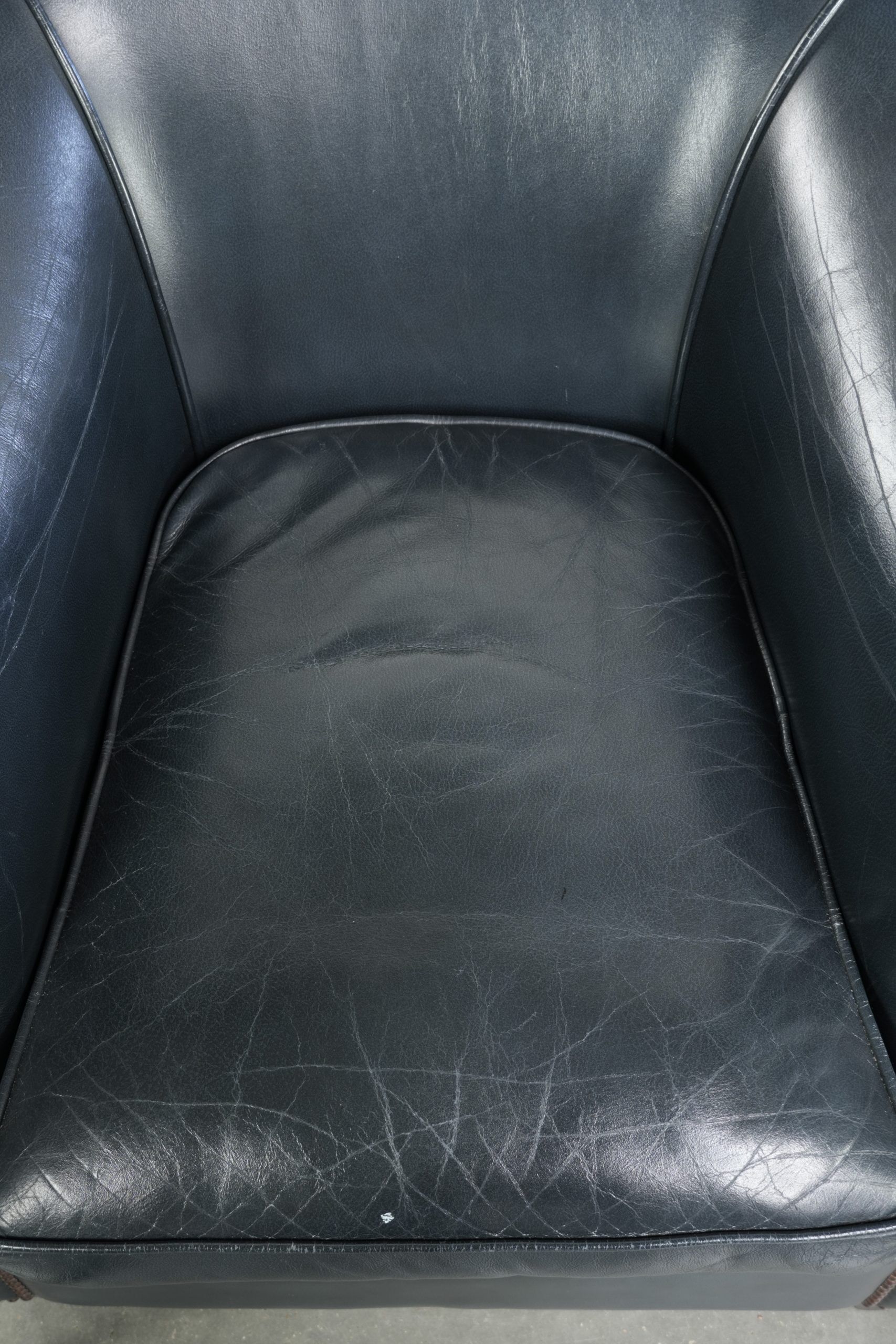 Set of dark blue cow leather club armchairs with a unique design