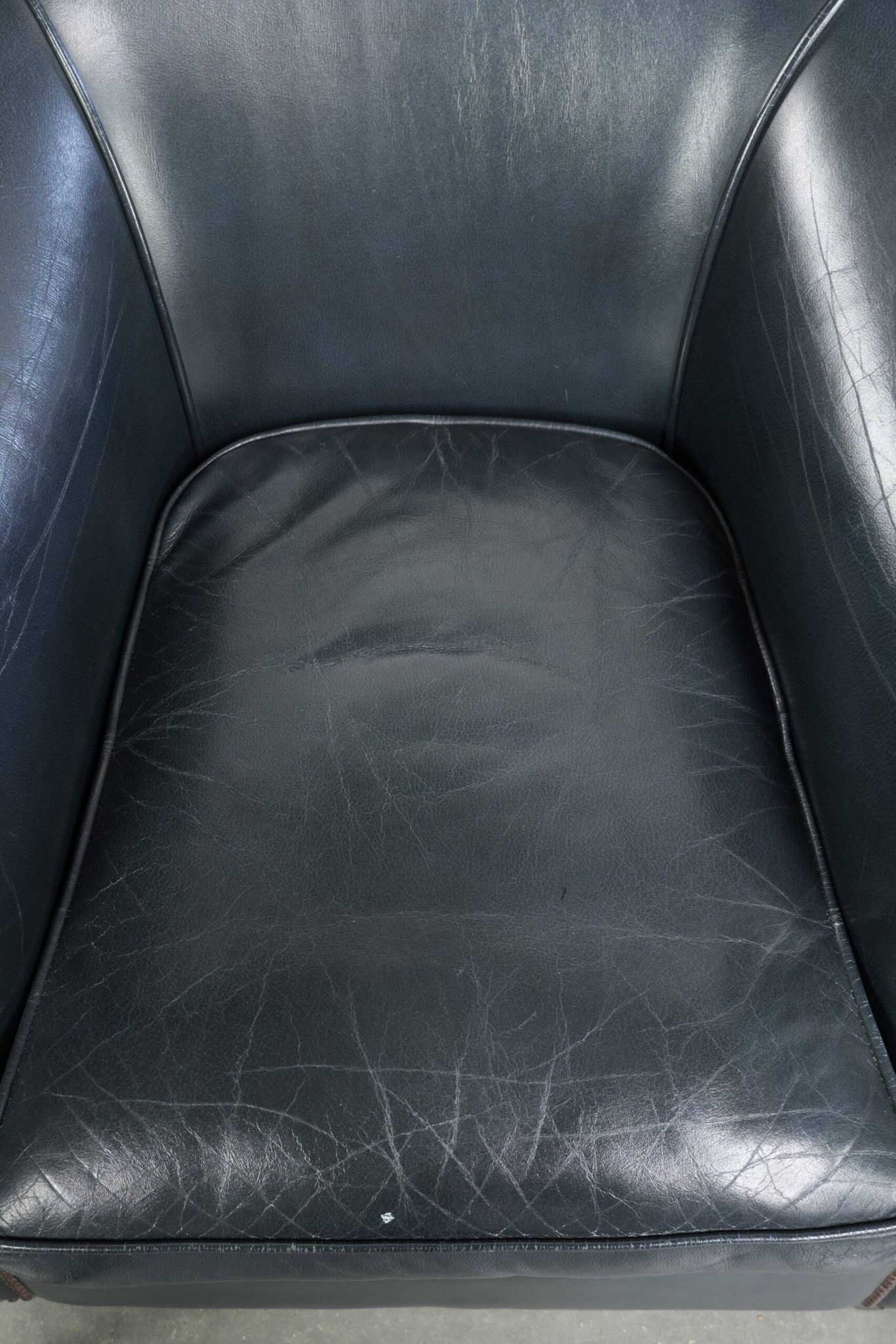 Set of dark blue cow leather club armchairs with a unique design