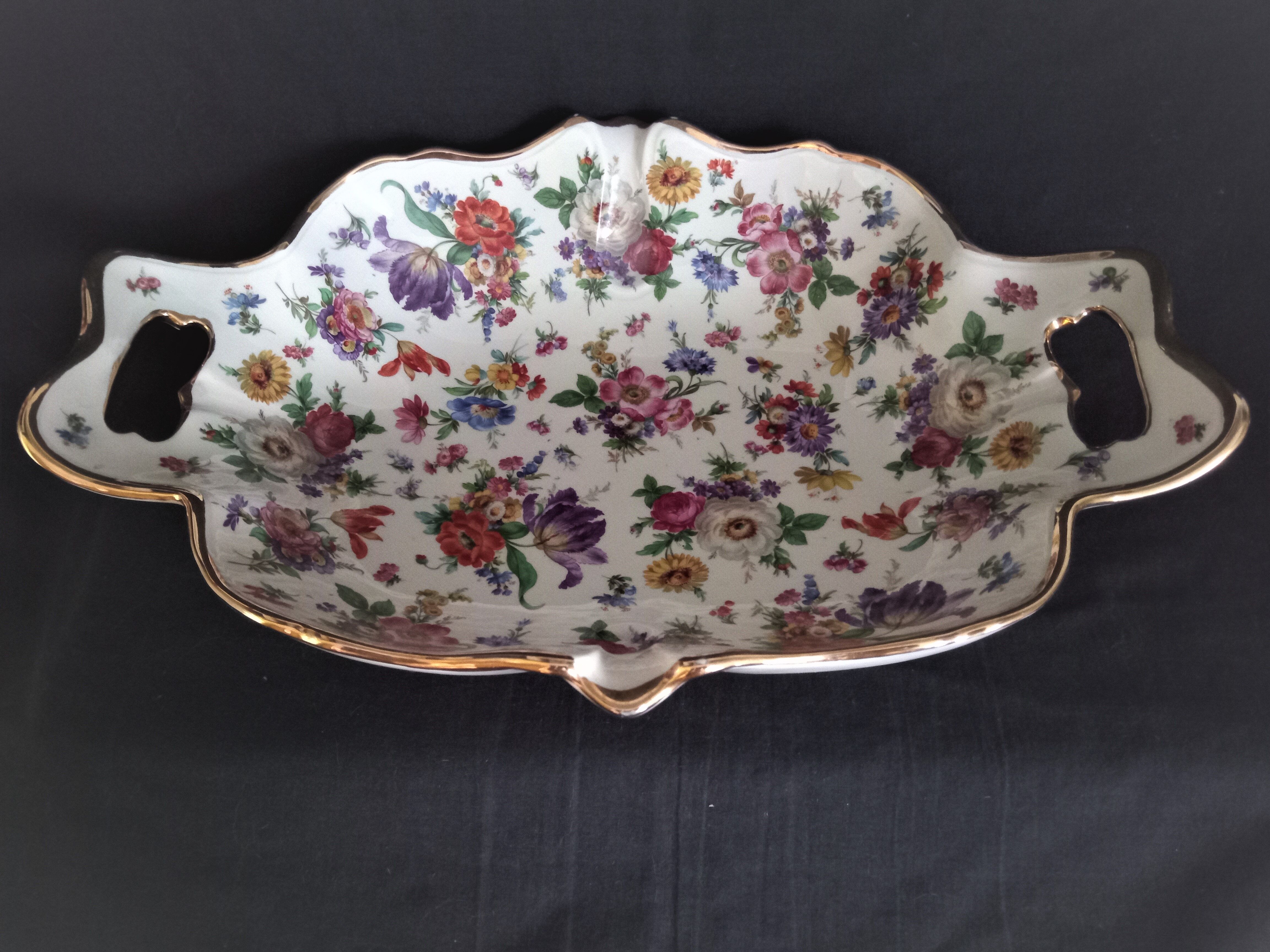 Boch Frères Keralux presentation dish with Saxony flowers