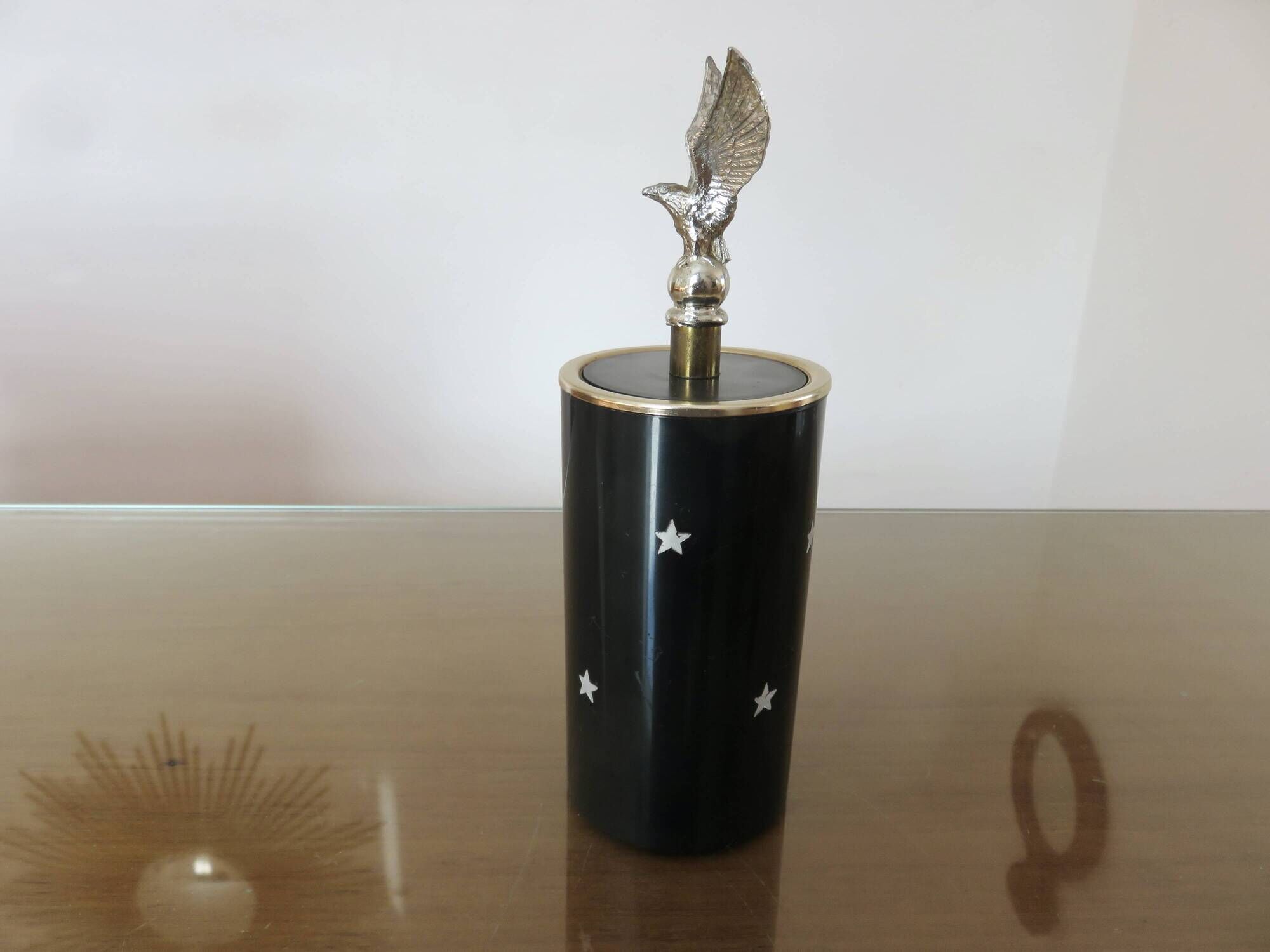 Cigarette dispenser "eagle and stars" from the 60s-70s, vintage.