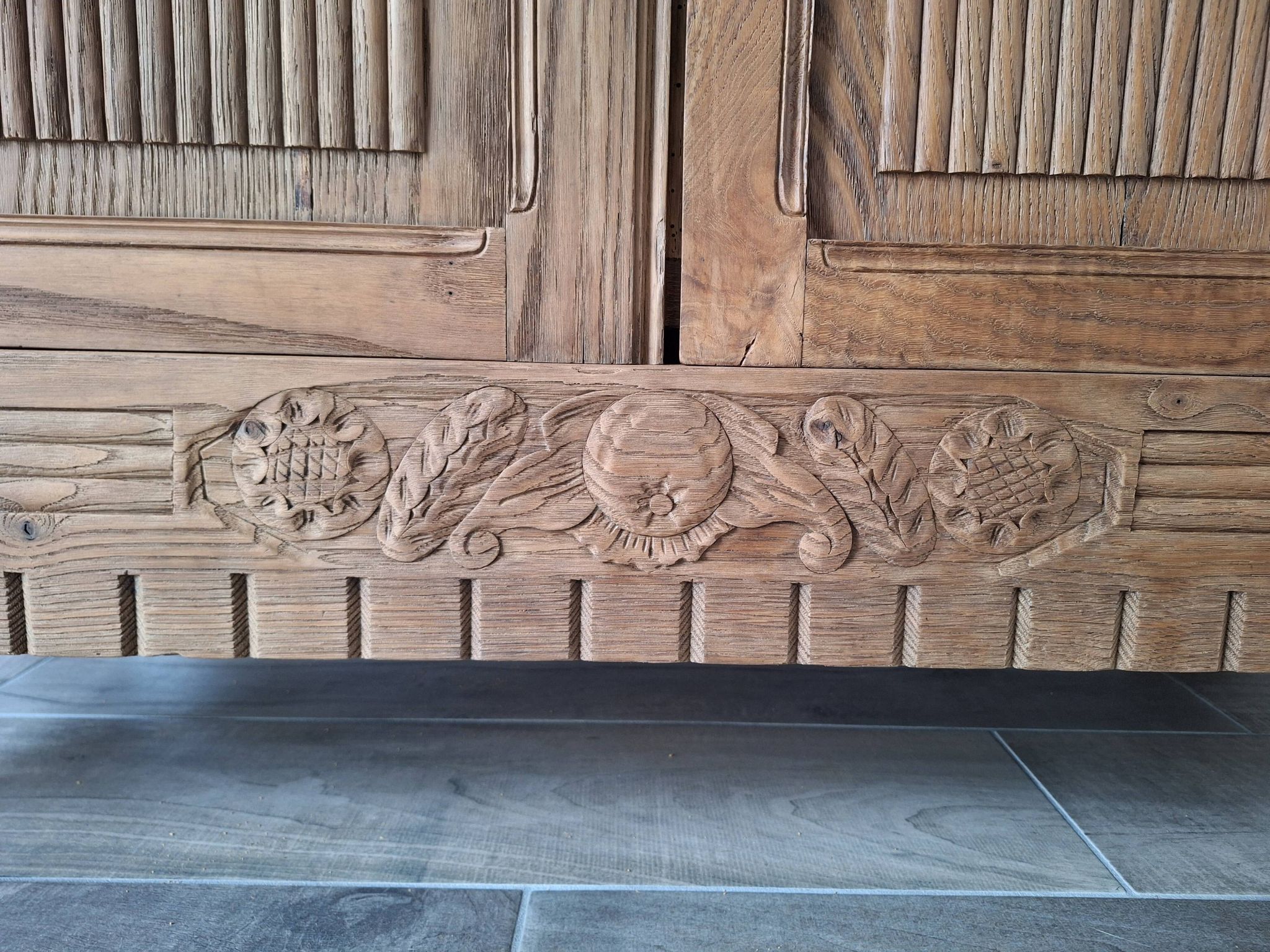Wardrobe, oak linen cupboard from 1920.