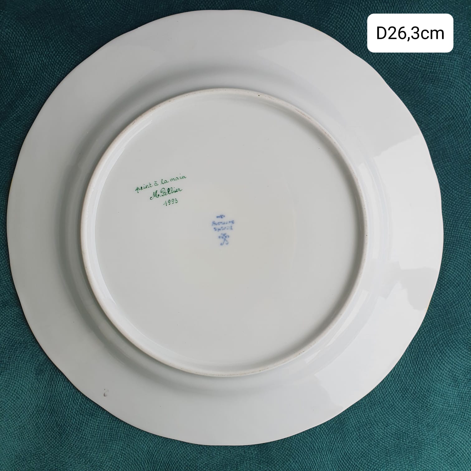 Assiette peinte à la main