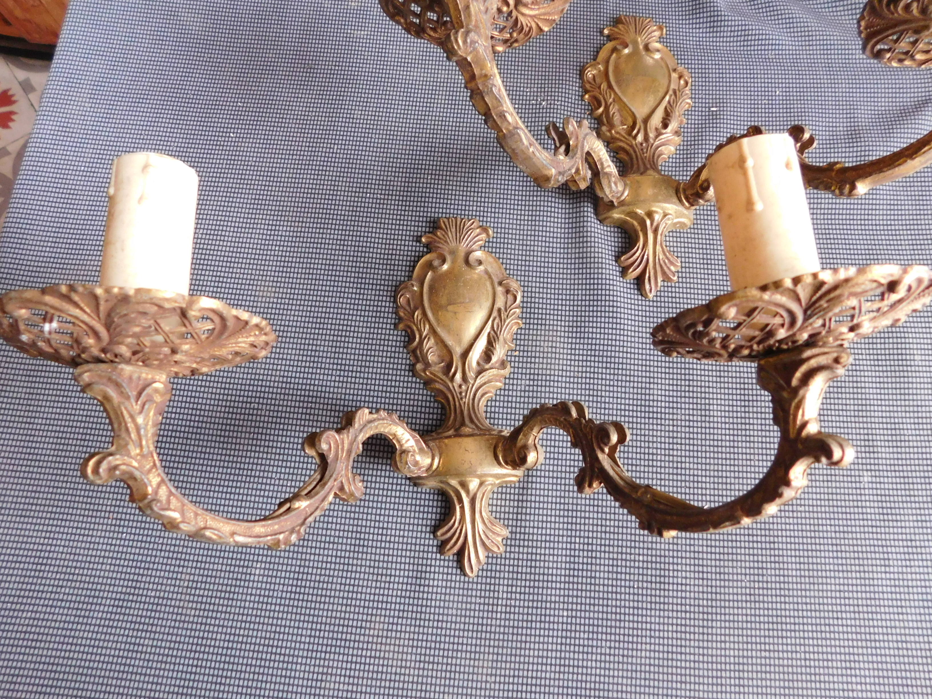 Paire d'appliques métal doré de style Louis XV