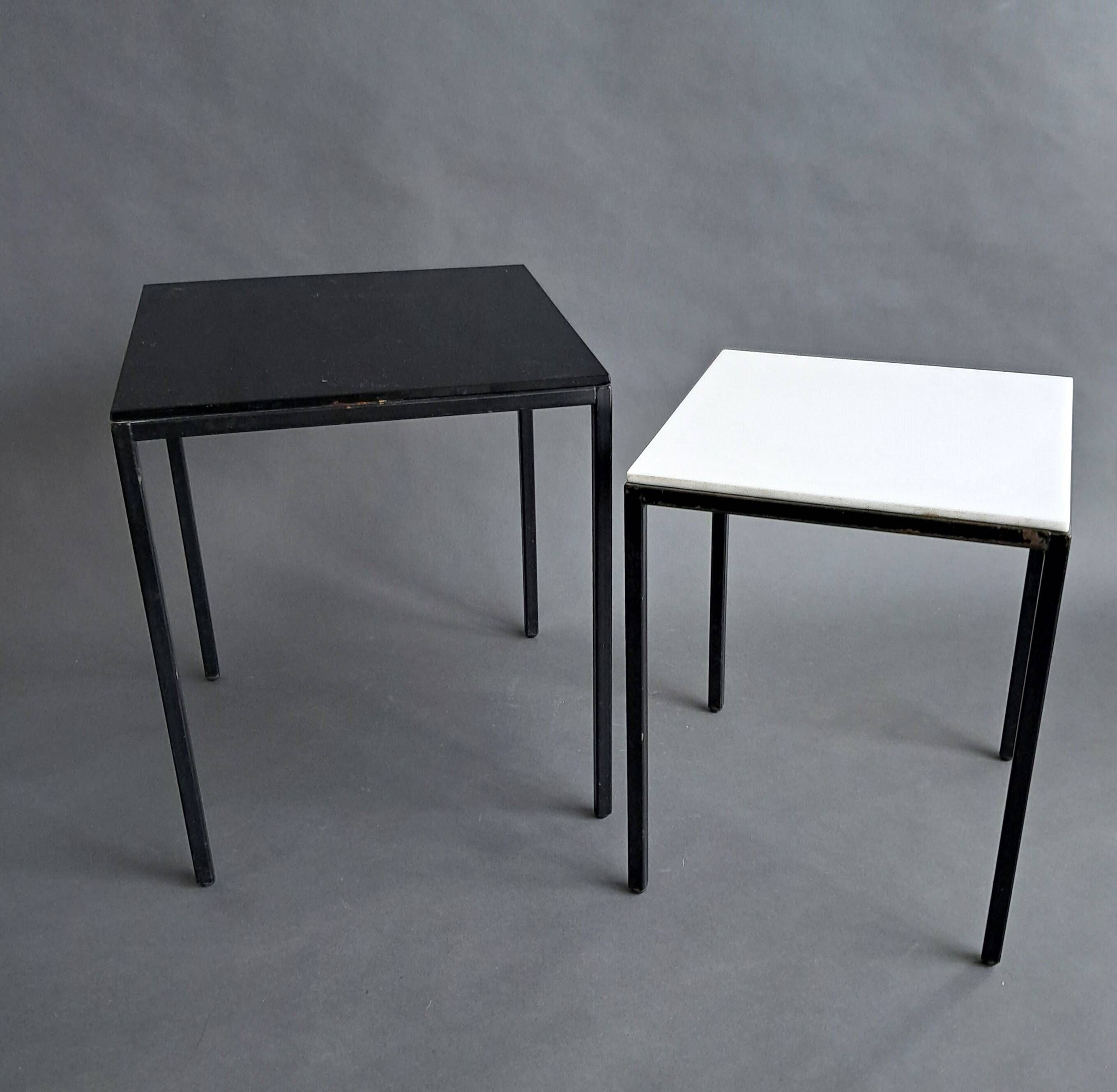 Pair of modernist nesting tables in black metal and white and black opaline 1960.