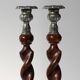 Paire de bougeoirs français Barley Twist en bois avec bobèche en métal argenté