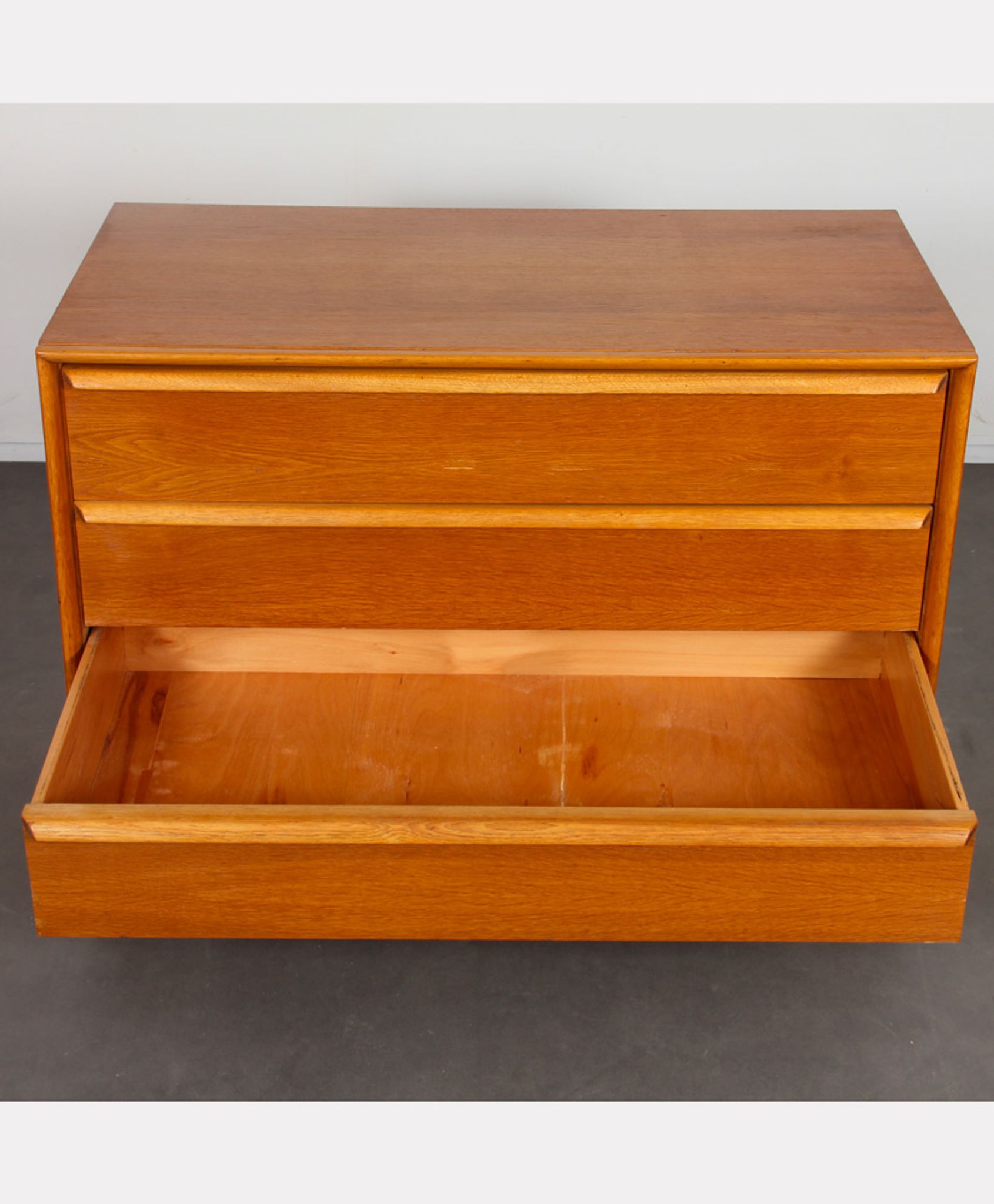 Commode en bois produite par Drevozpracujici podnik, 1966