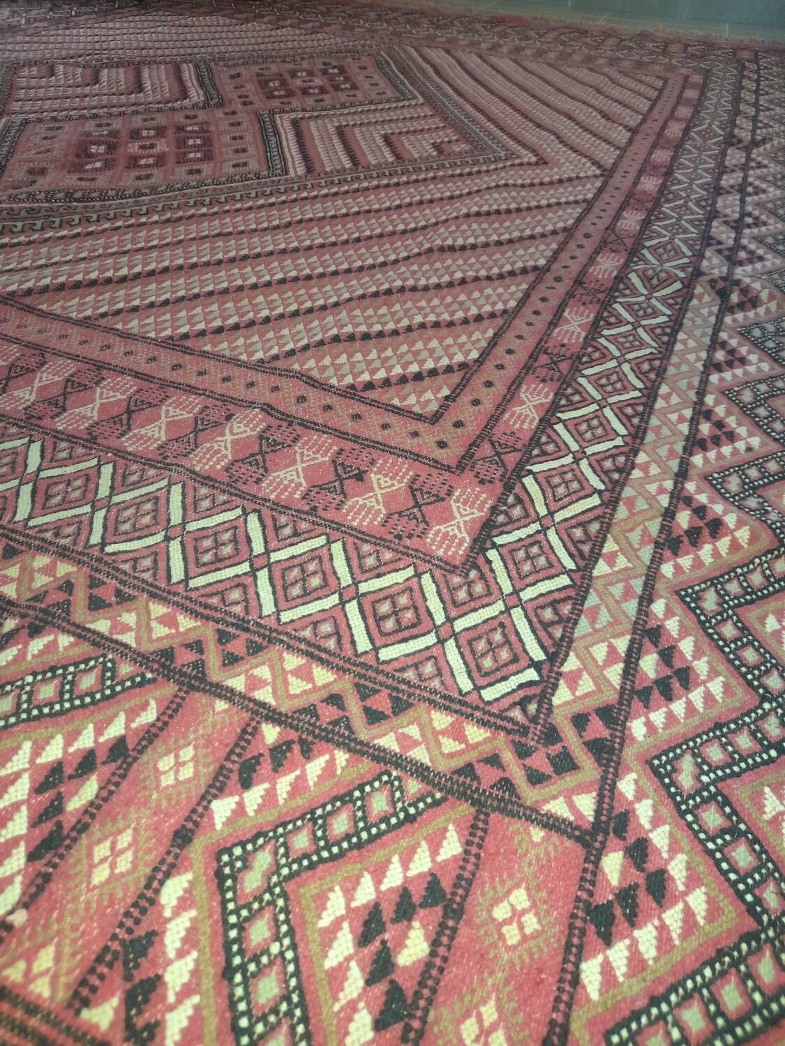 Large vintage Tunisian mergoum rug 258x330cm