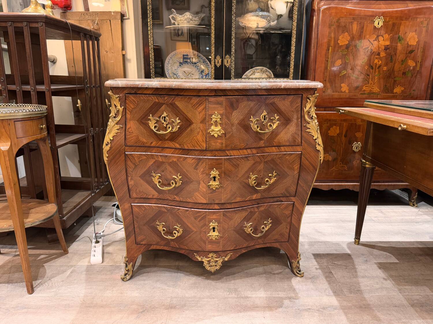 Commode estampillée J Dubois