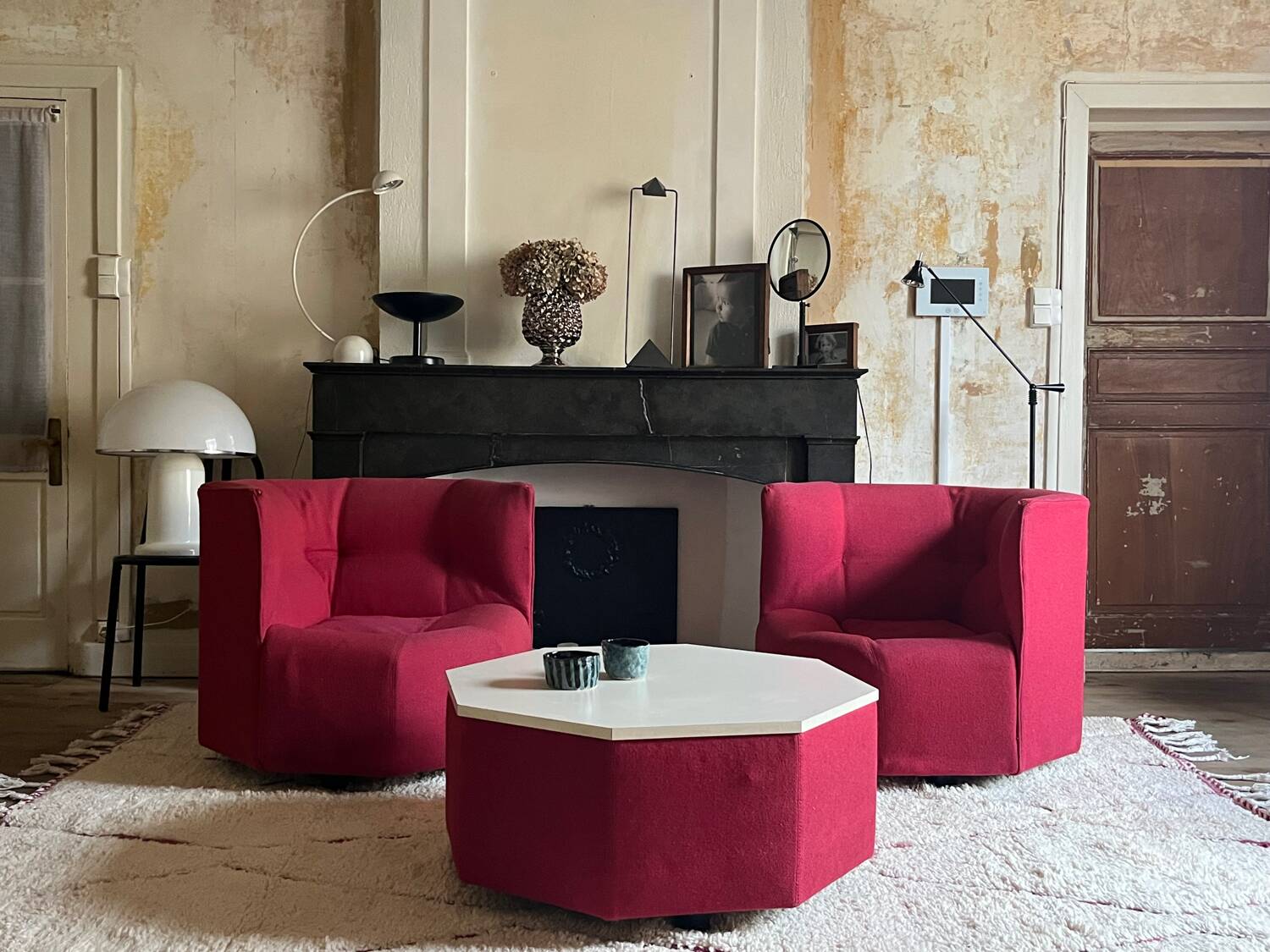 Octa armchair and table set