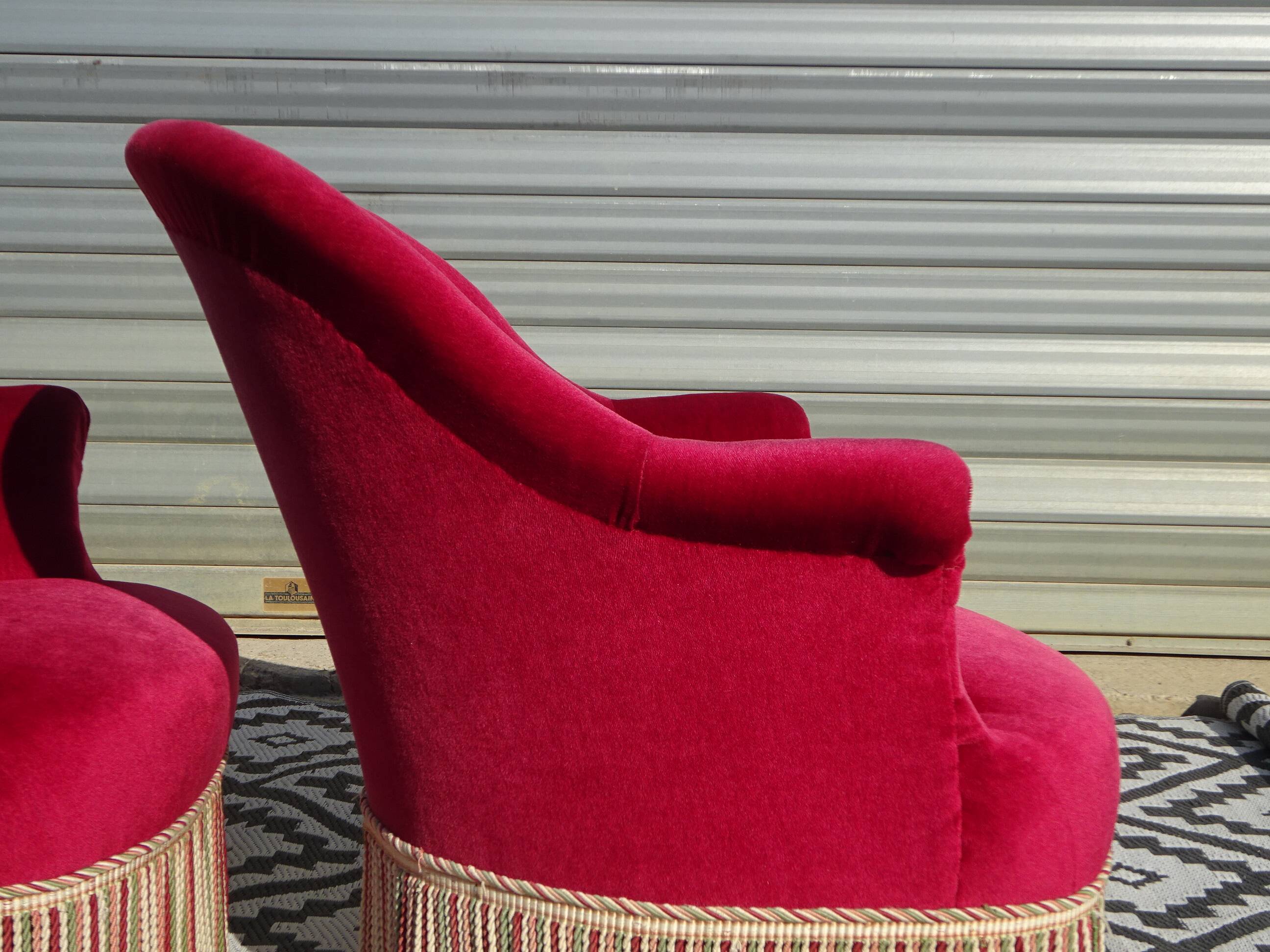 2 antique toad armchairs in red velvet