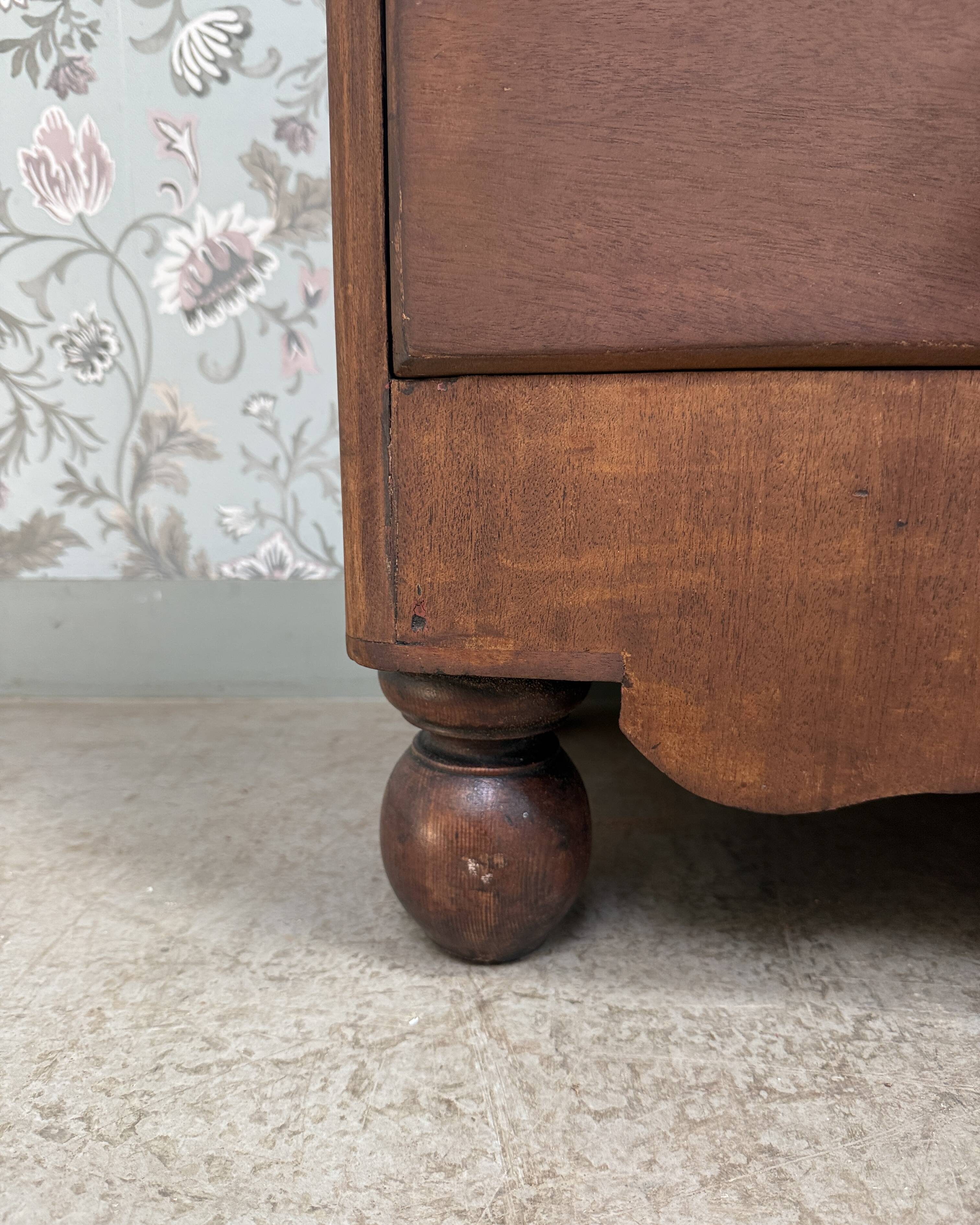 Large antique English chest of drawers (renovated)
