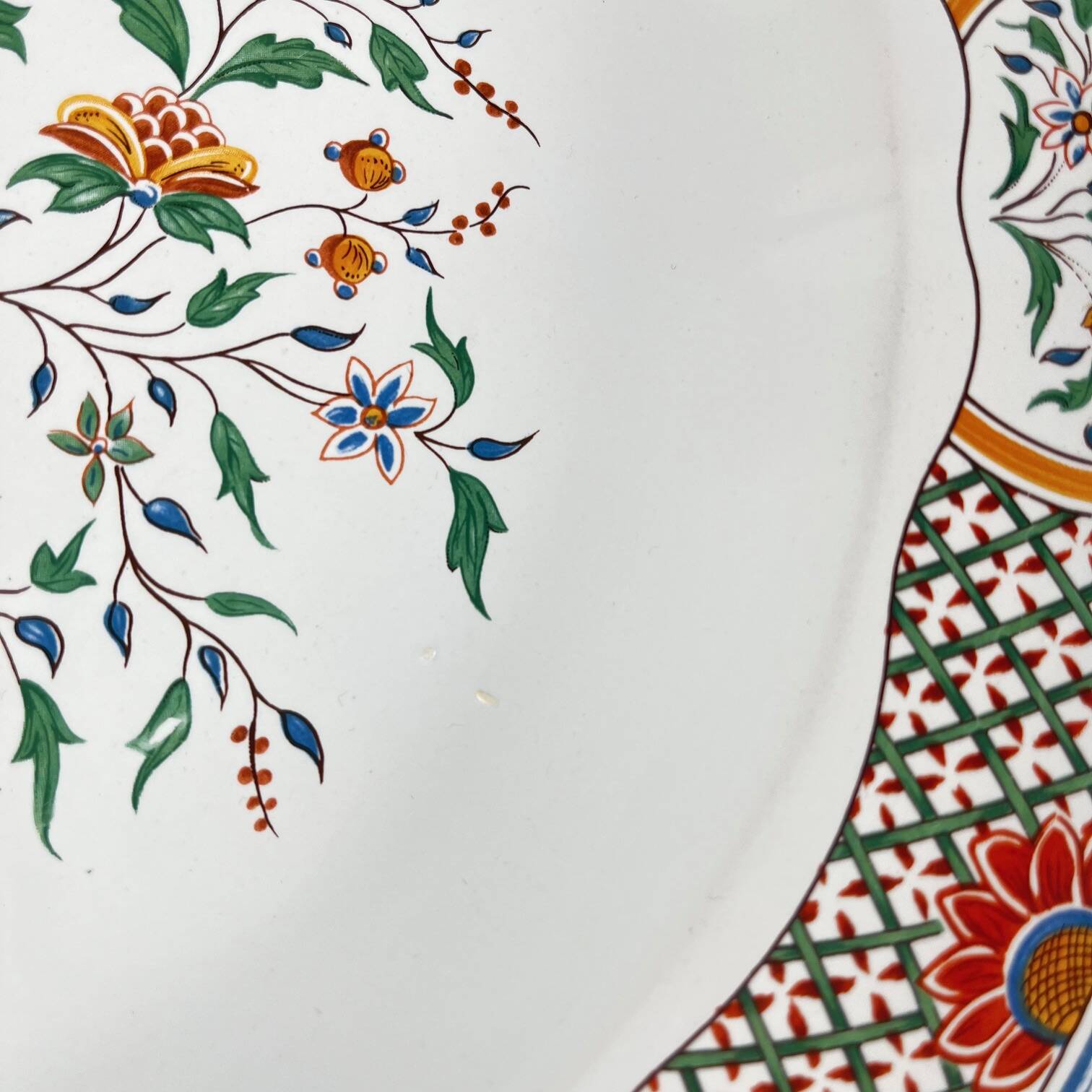 Semi-hollow round plate Gien model Rouen Sainfoin, 1990