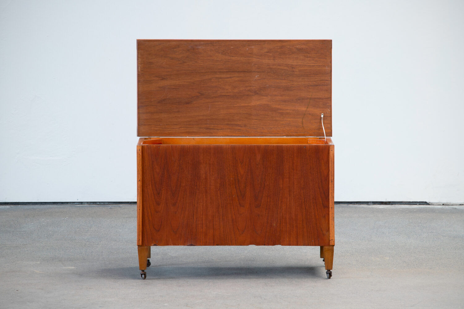 Coffre à jouet scandinave 1960