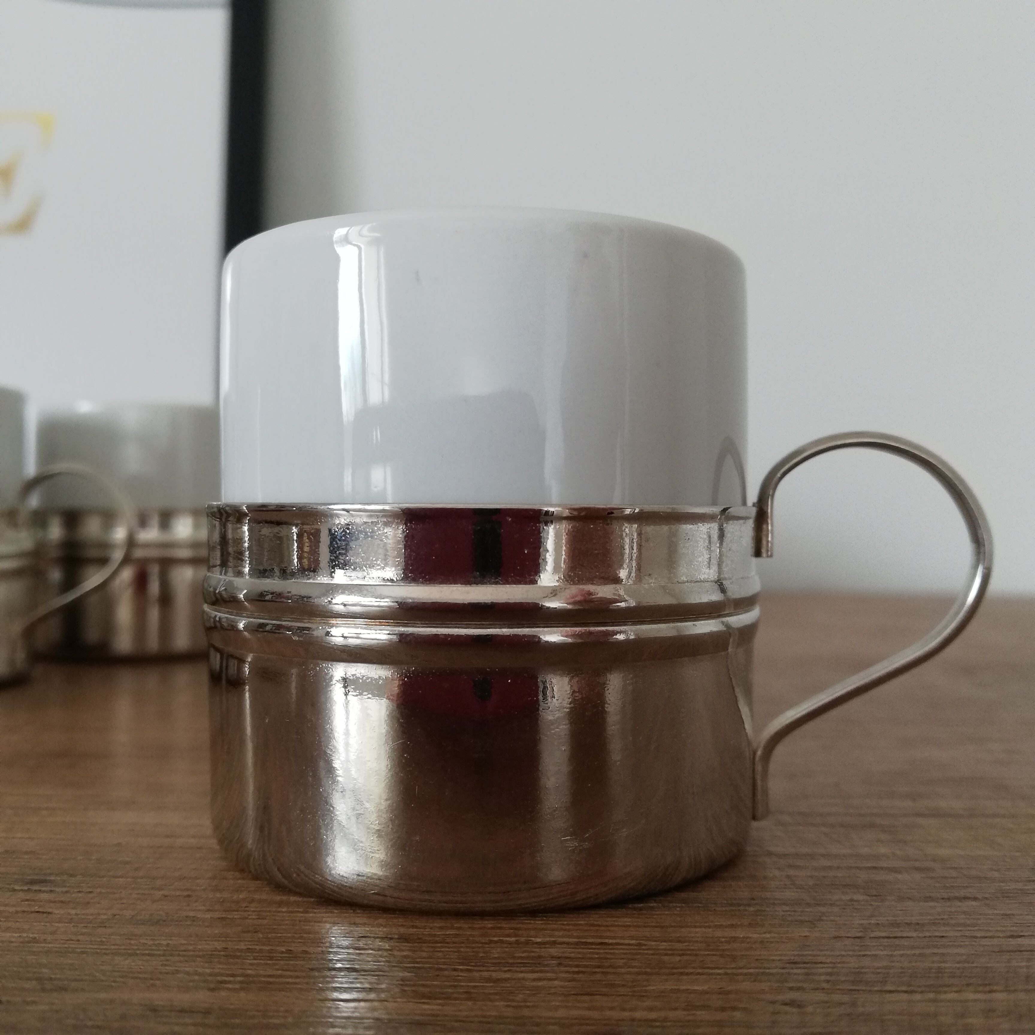 6 ceramic and metal coffee cups