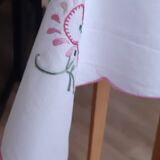 Tablecloth and 6 tea towels