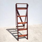 Painter's stepladder or folding ladder