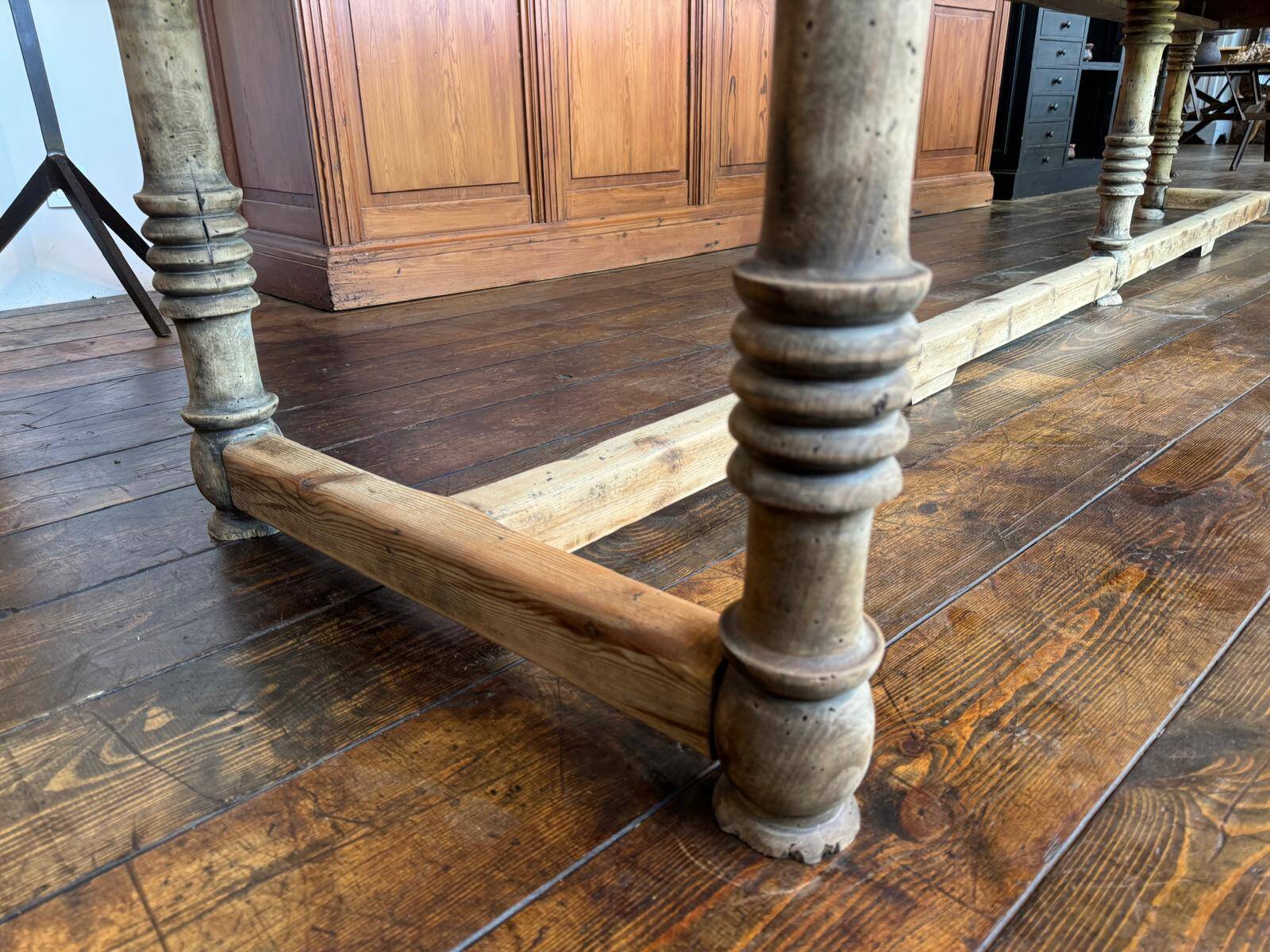 Grande table de couvent en chêne