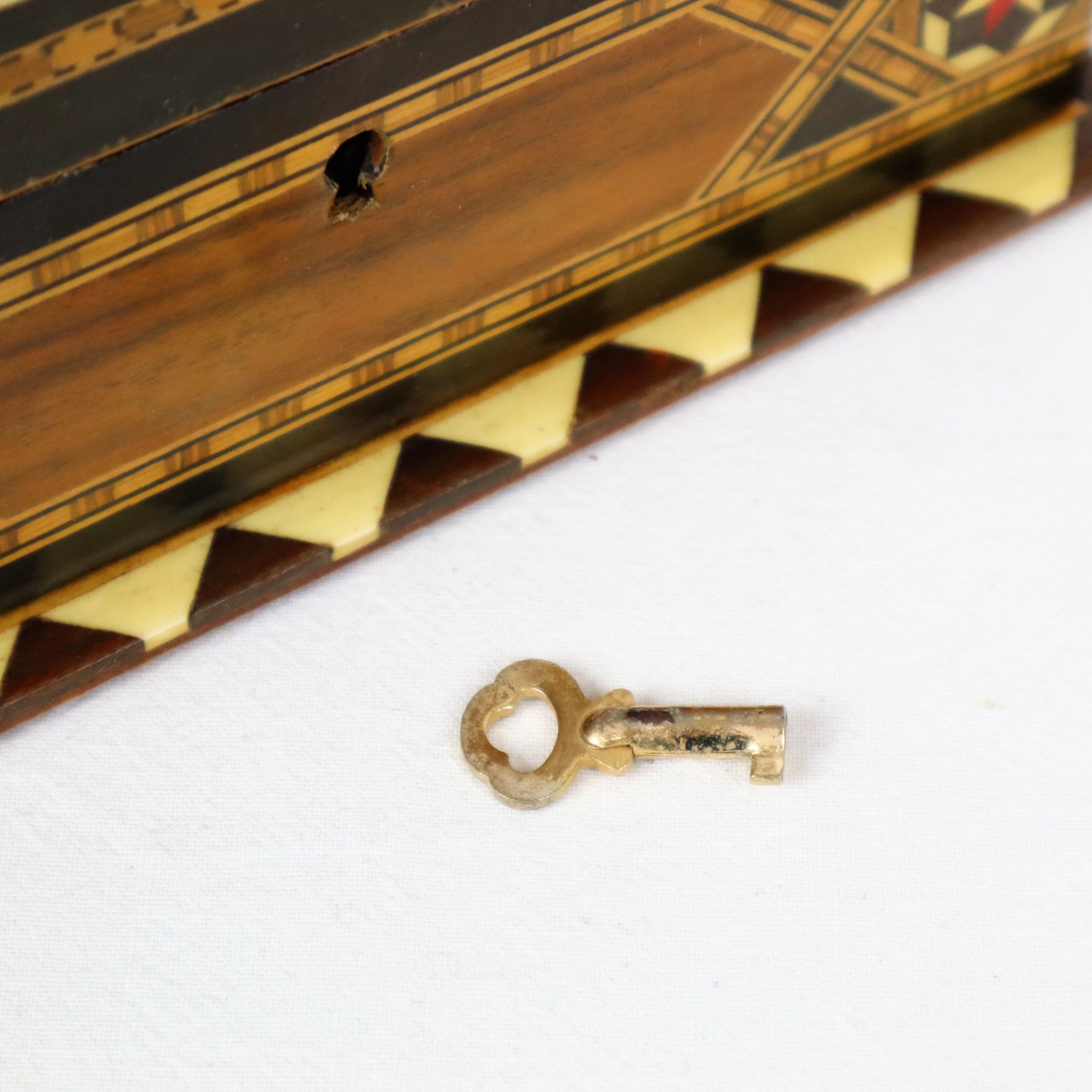 Jewelry box red velvet oriental 17cm