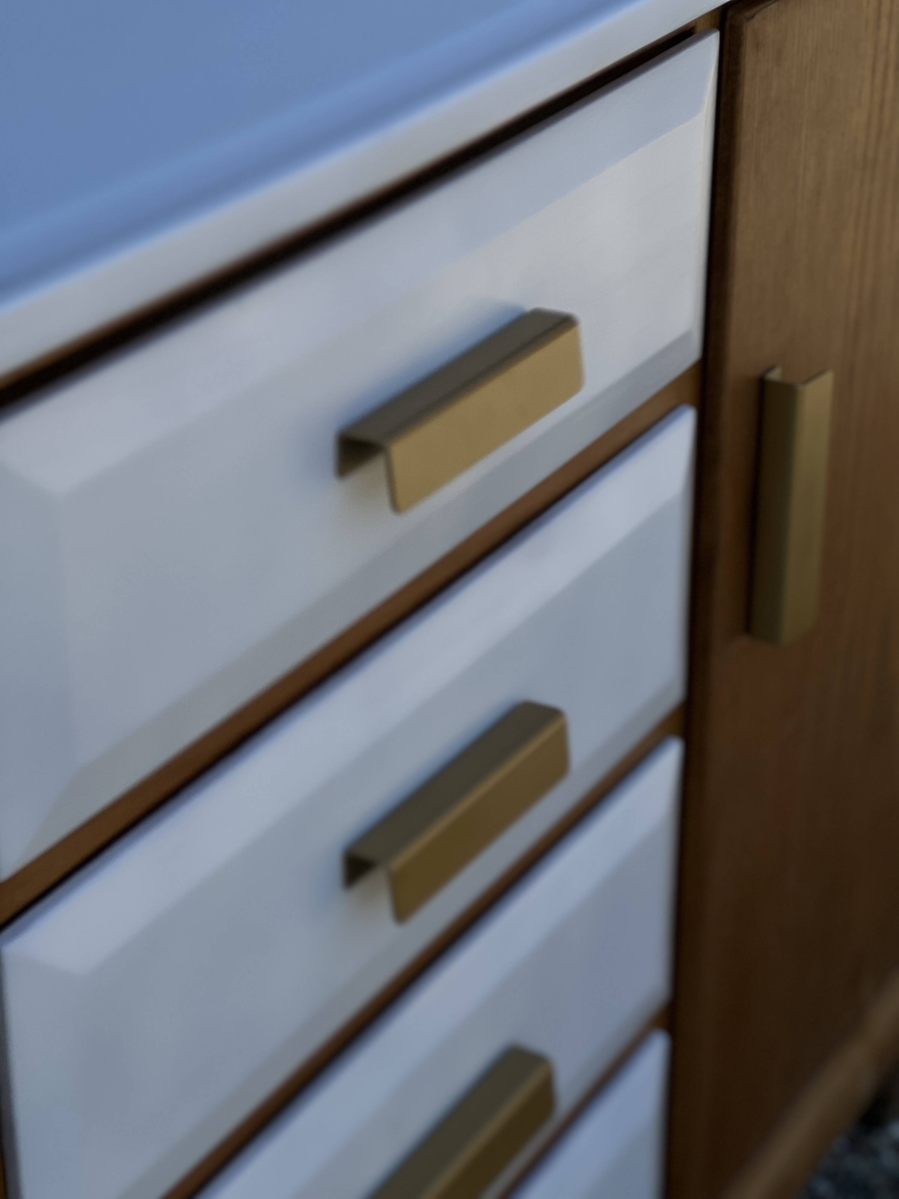 Wooden chest of drawers