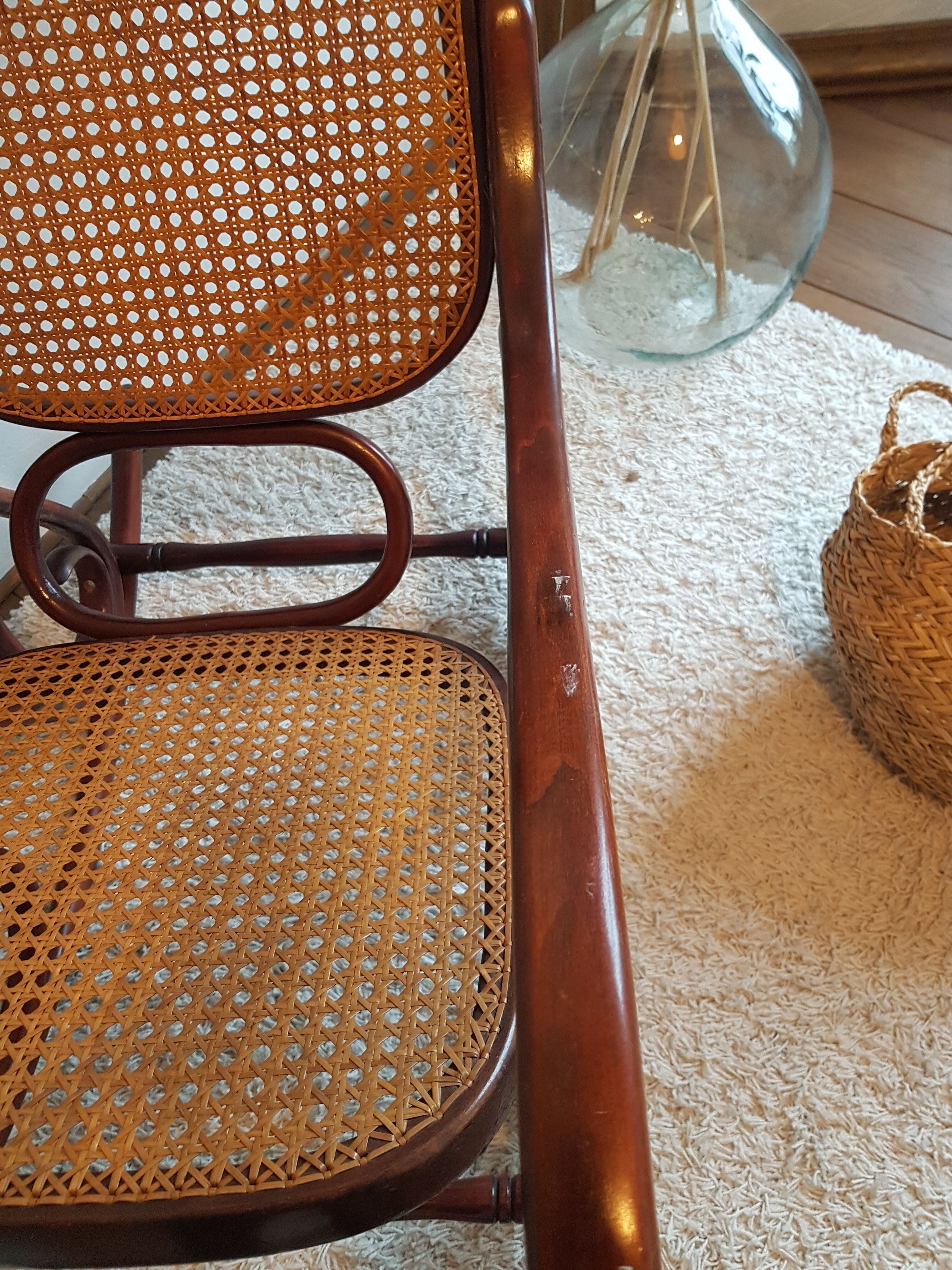 Rocking flesh curved wood and sitting in Art Deco cannage style