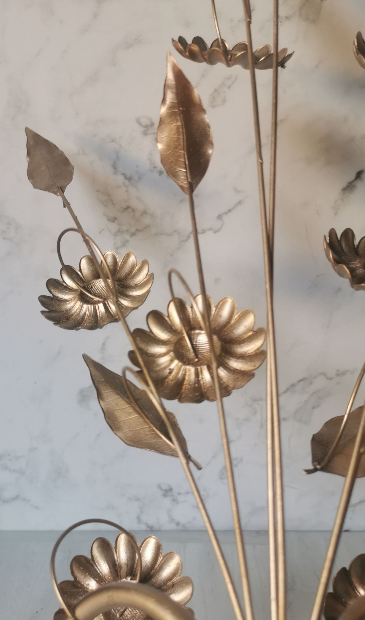 Wall lamp golden metal flowers