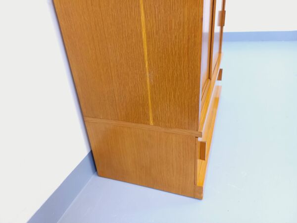 Meuble bibliothèque de rangement vintage en bois de chêne des années 60