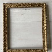 Wooden frame and gilded and carved stucco of the nineteenth century