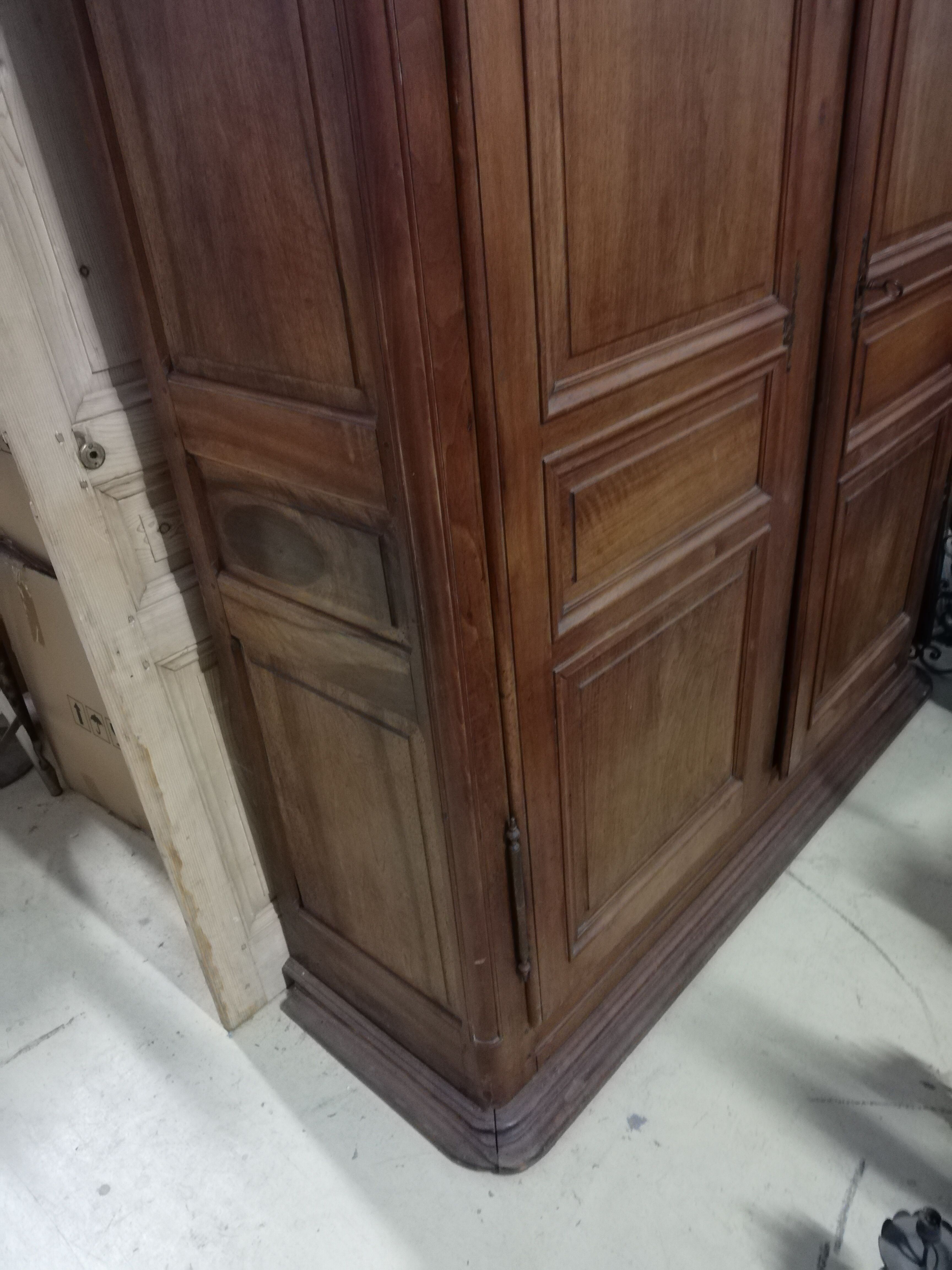 Walnut cabinet 18th